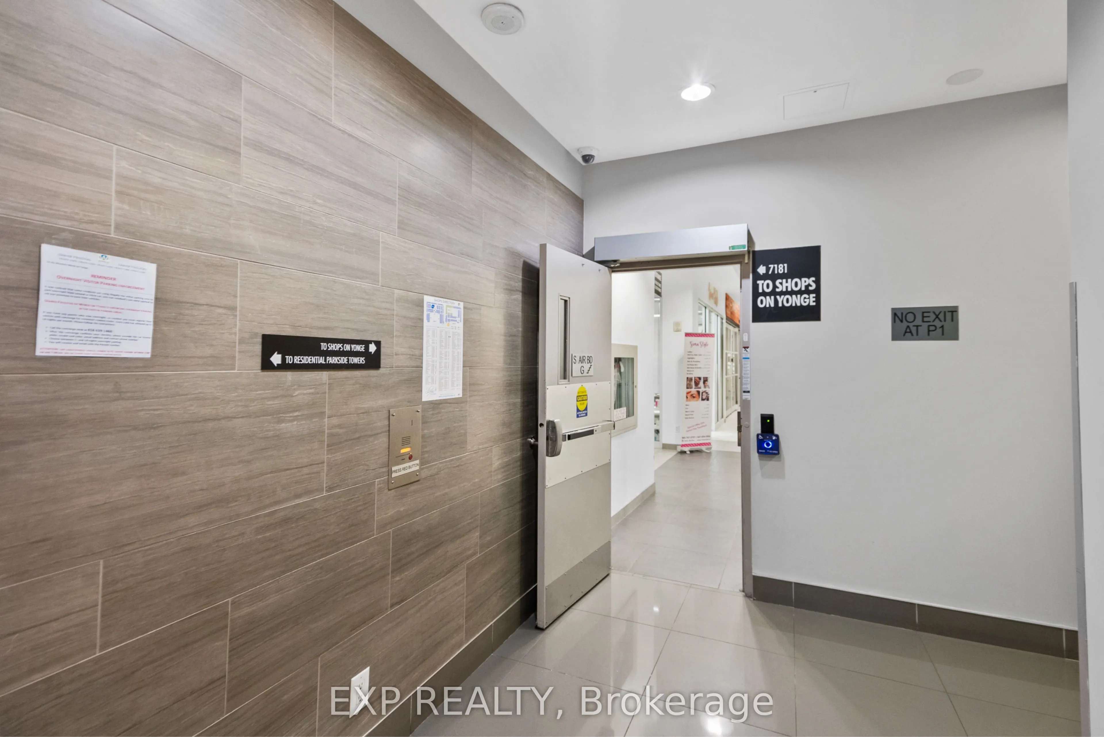 7167 Yonge Street, #1011