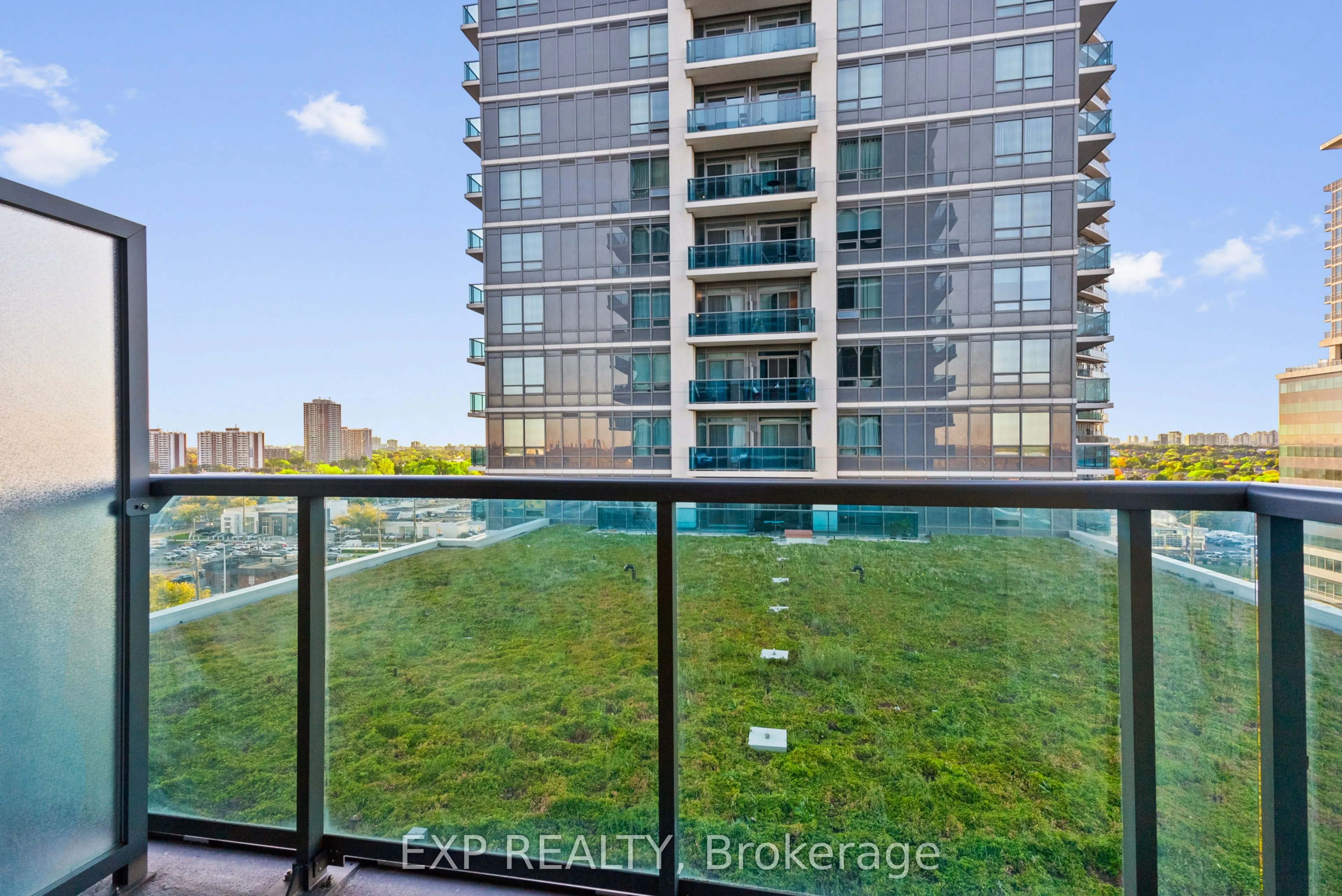 7167 Yonge Street, #1011