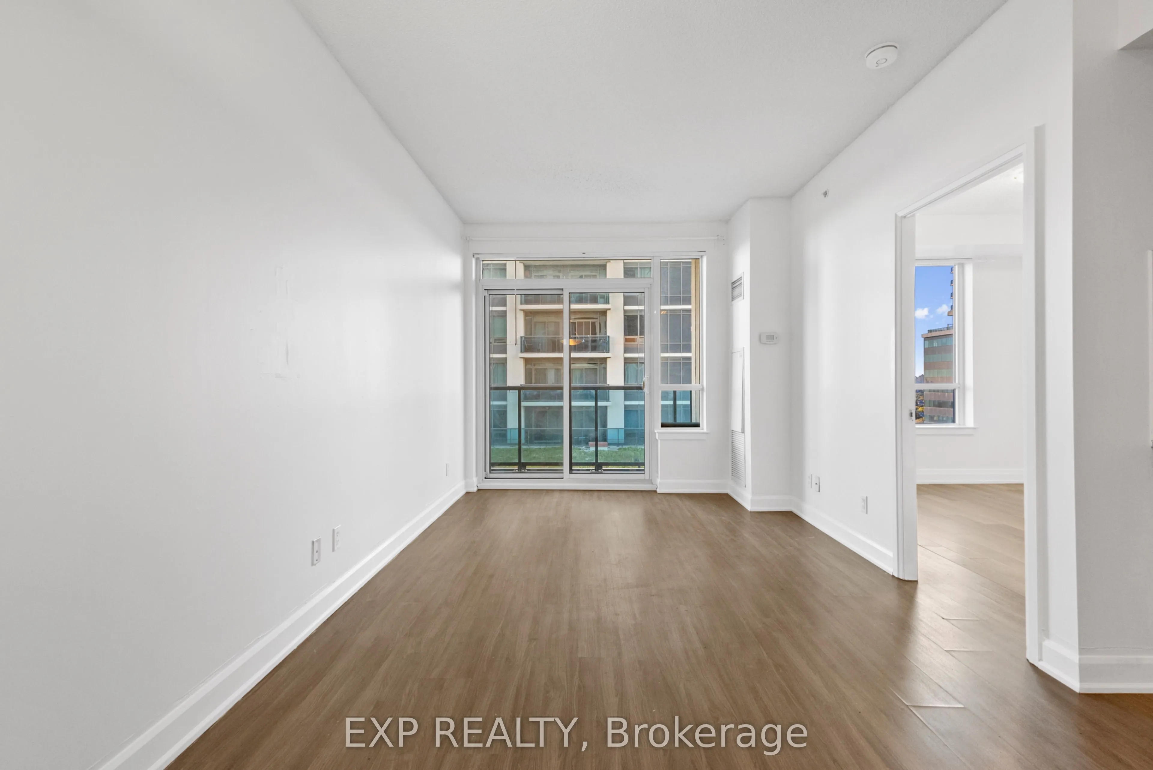 7167 Yonge Street, #1011