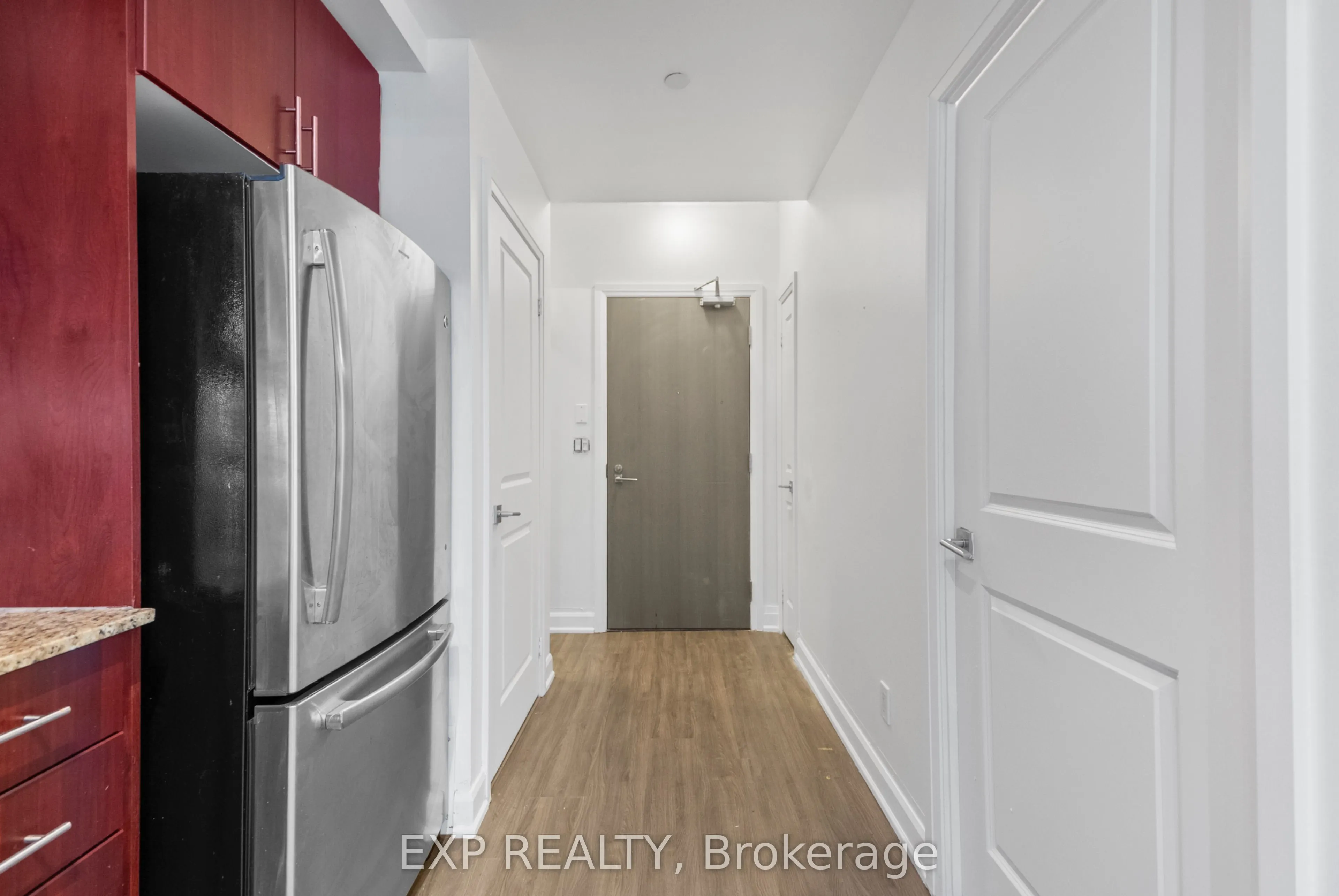 7167 Yonge Street, #1011