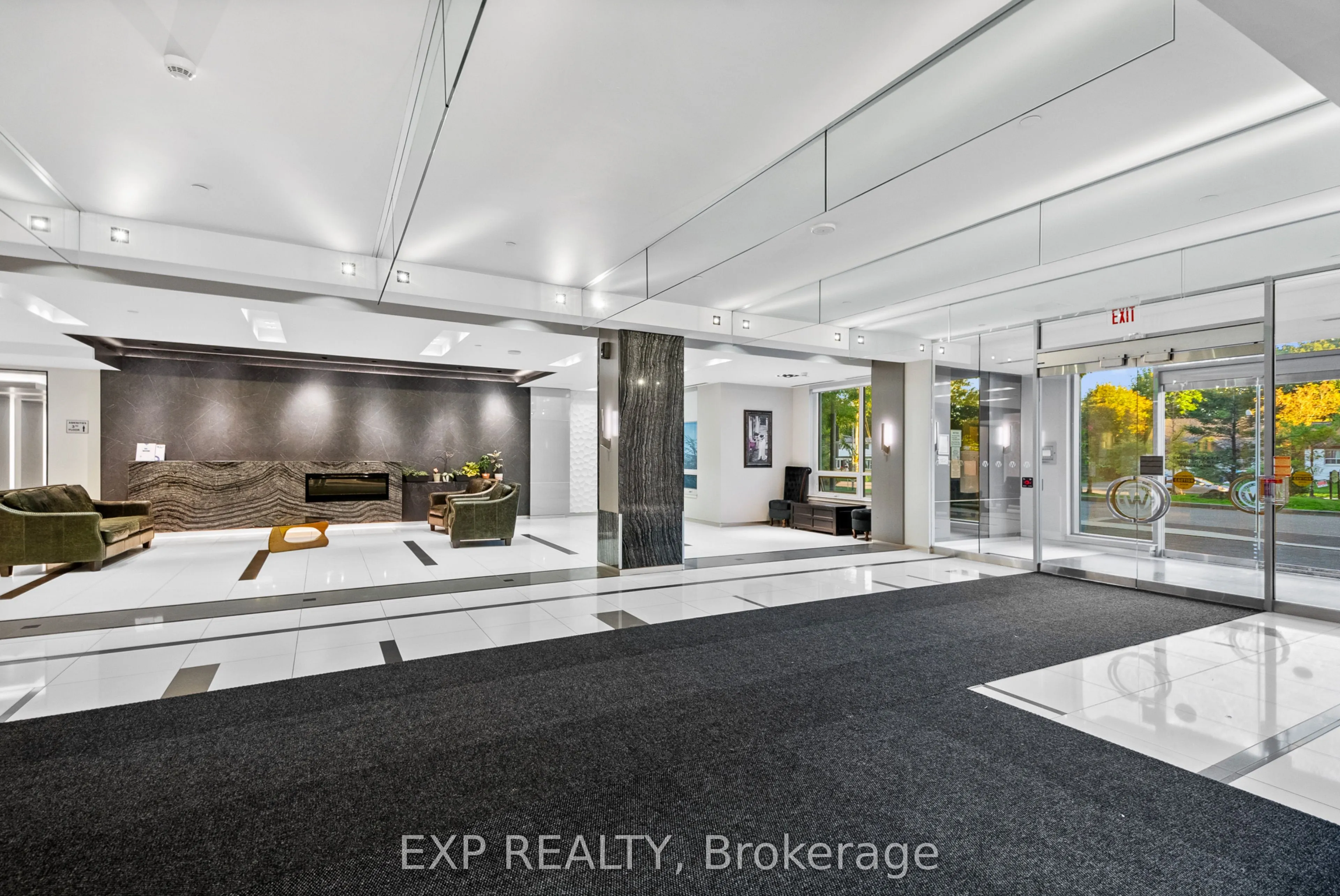 7167 Yonge Street, #1011