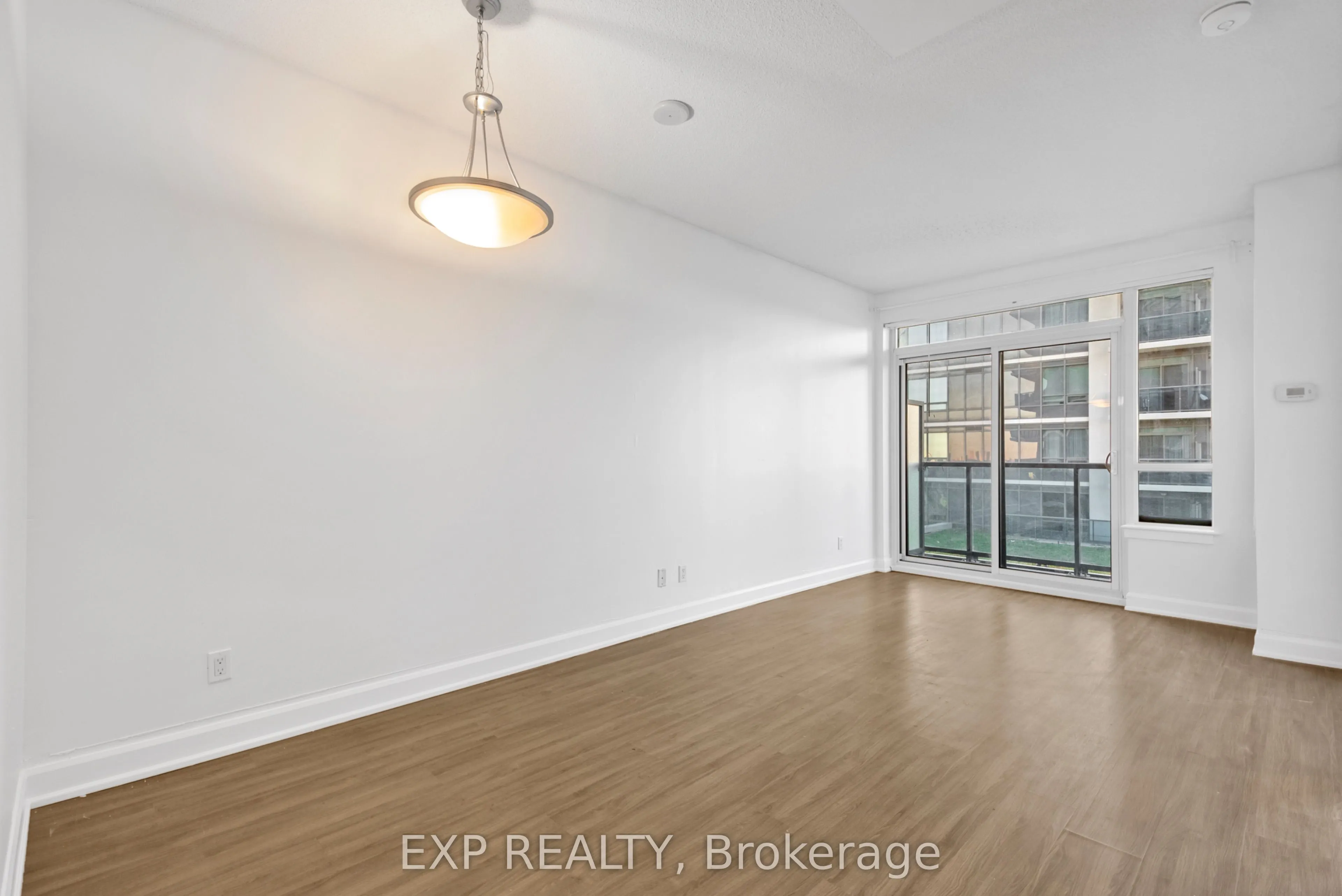 7167 Yonge Street, #1011