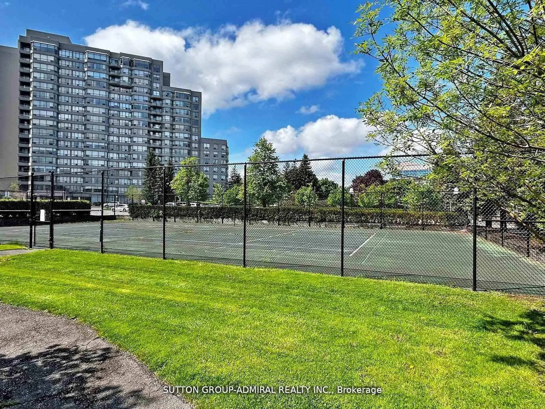 11 Townsgate Drive, #401
