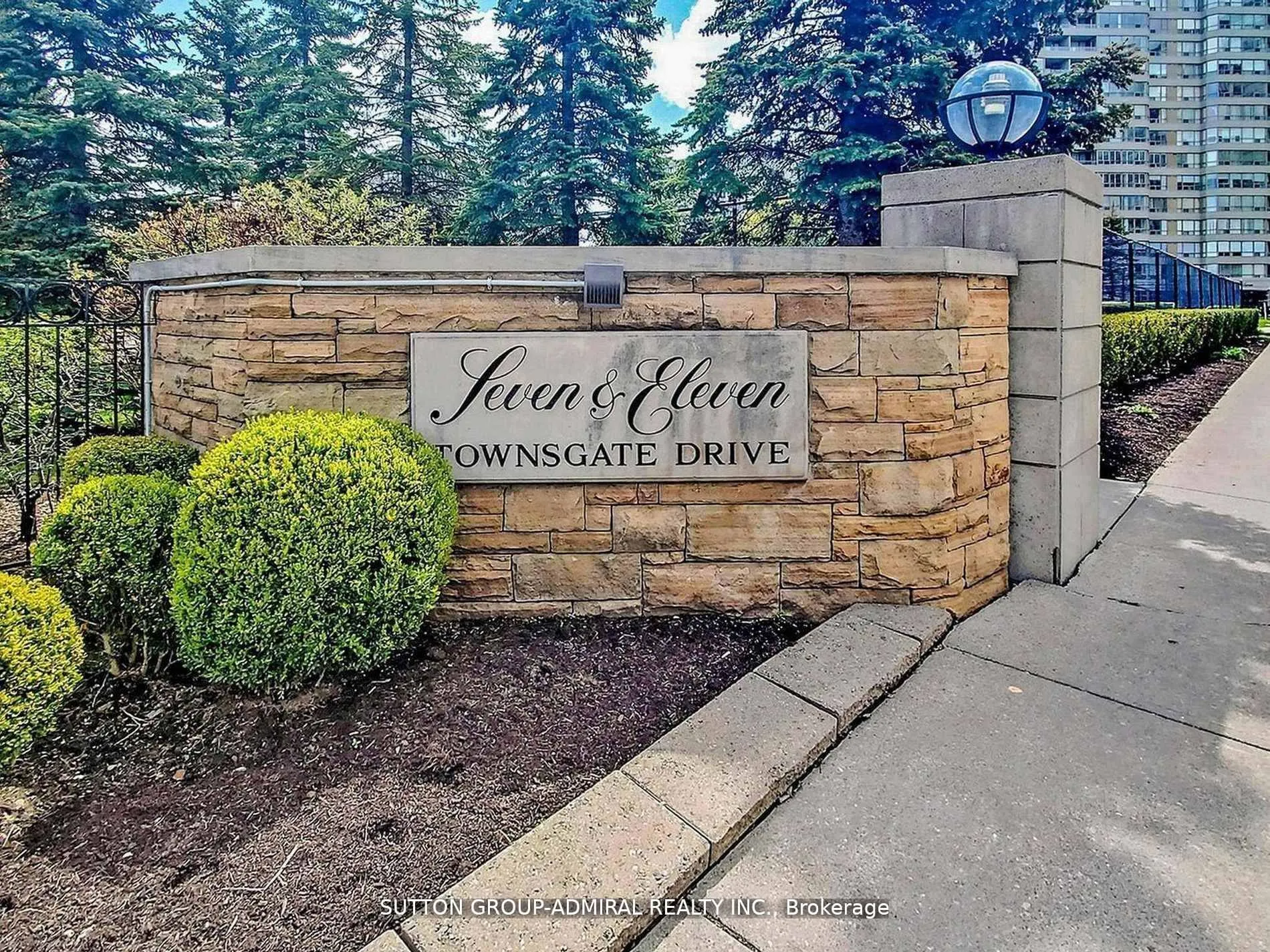 11 Townsgate Drive, #401