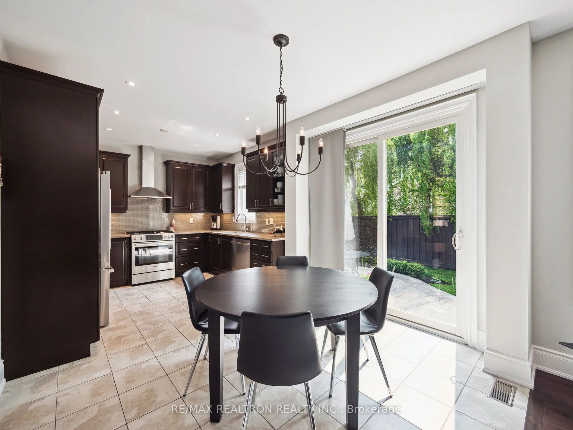 10 Glade Drive