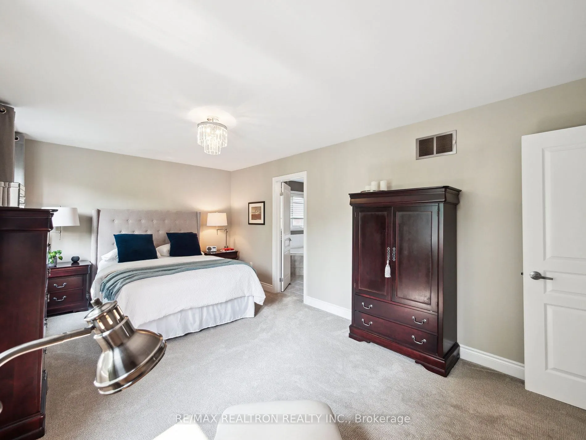 10 Glade Drive