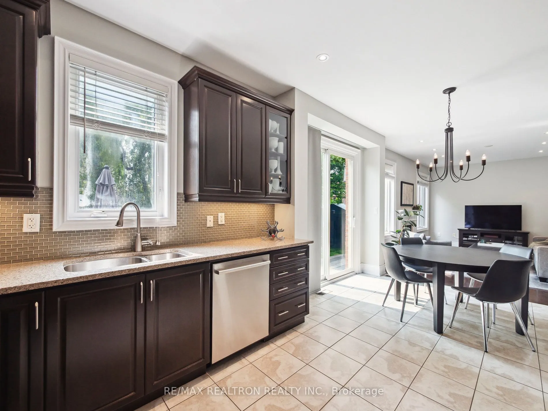 10 Glade Drive
