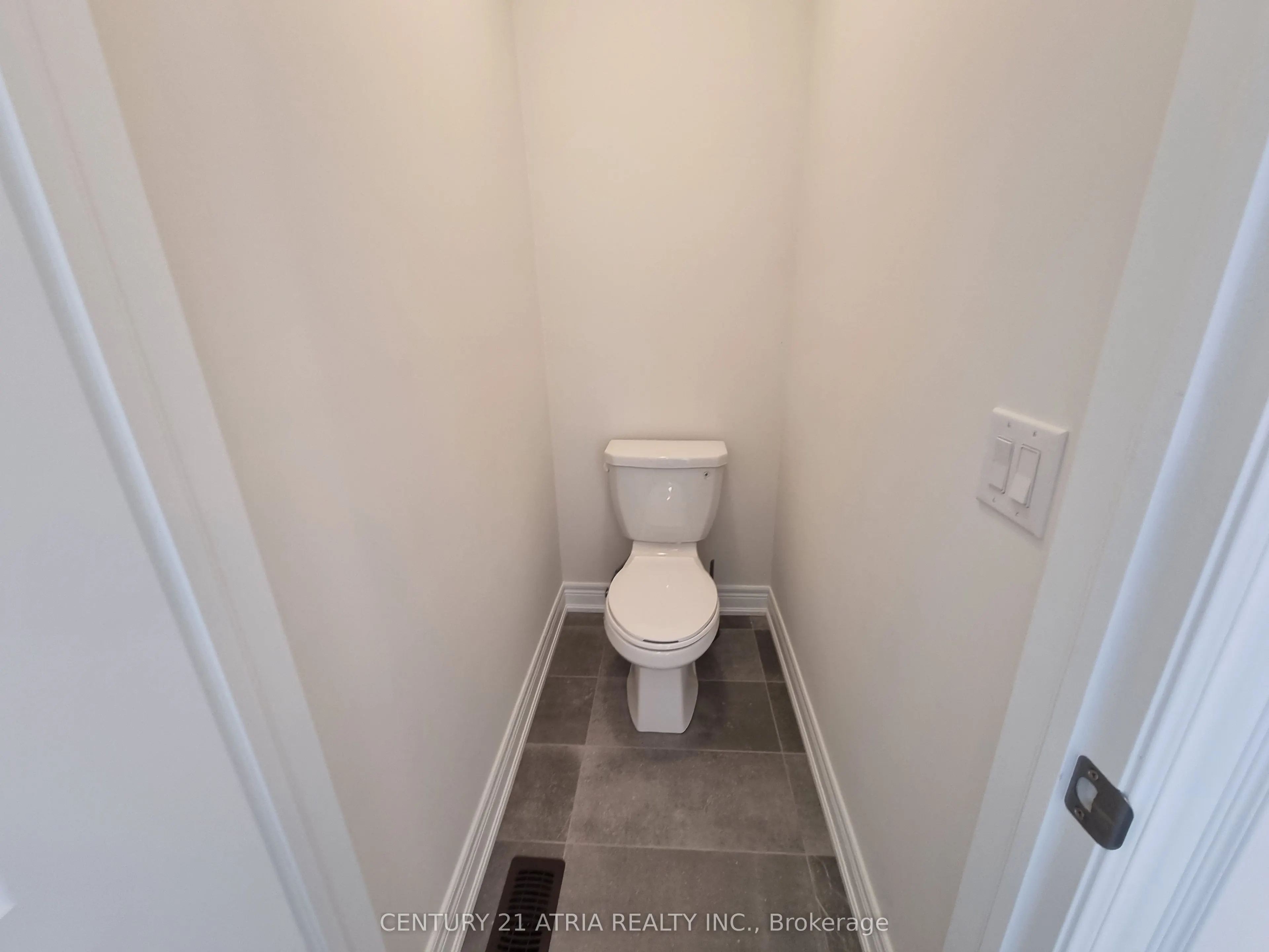 22 Watershed Gate, #upper