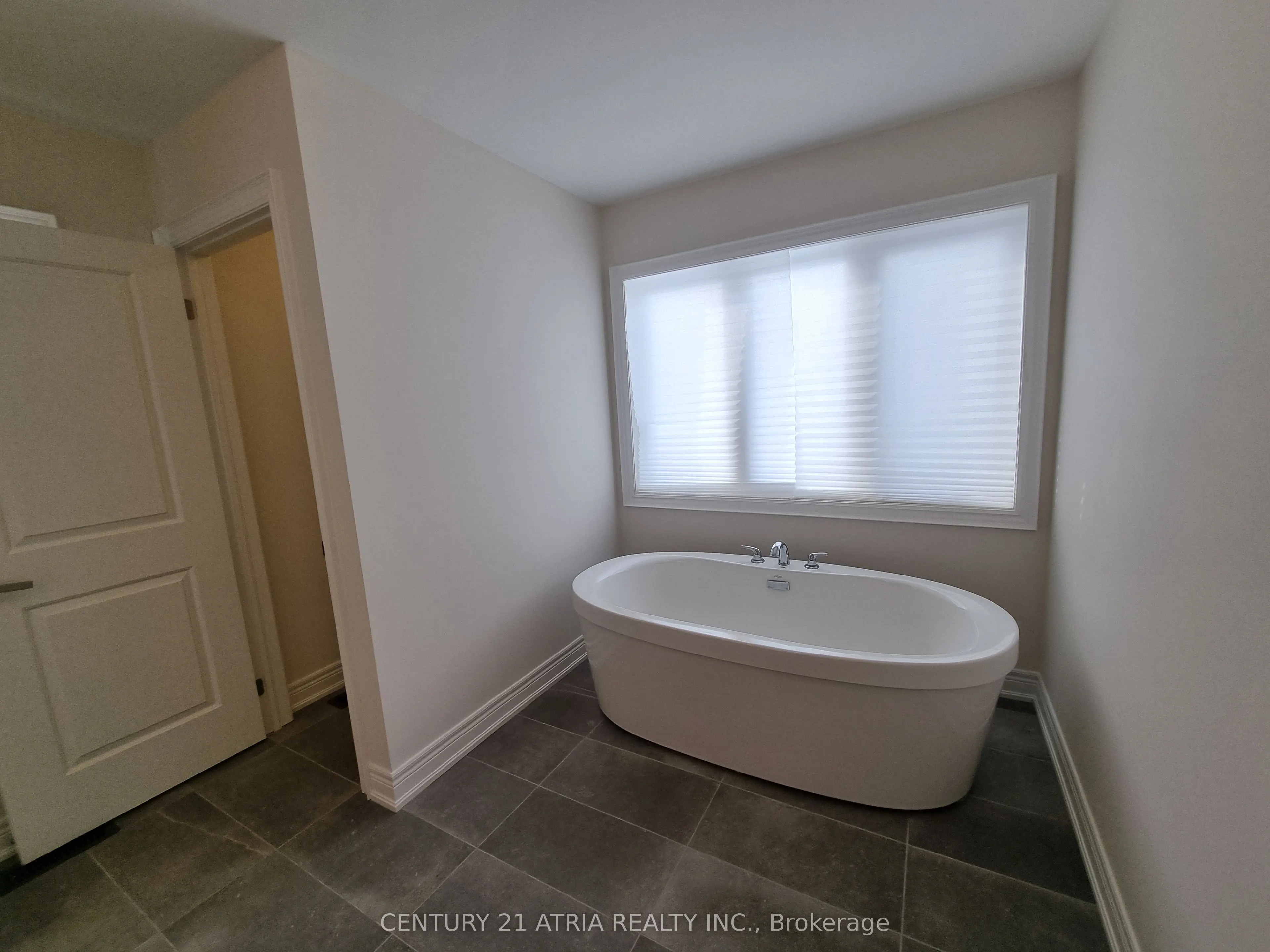 22 Watershed Gate, #upper