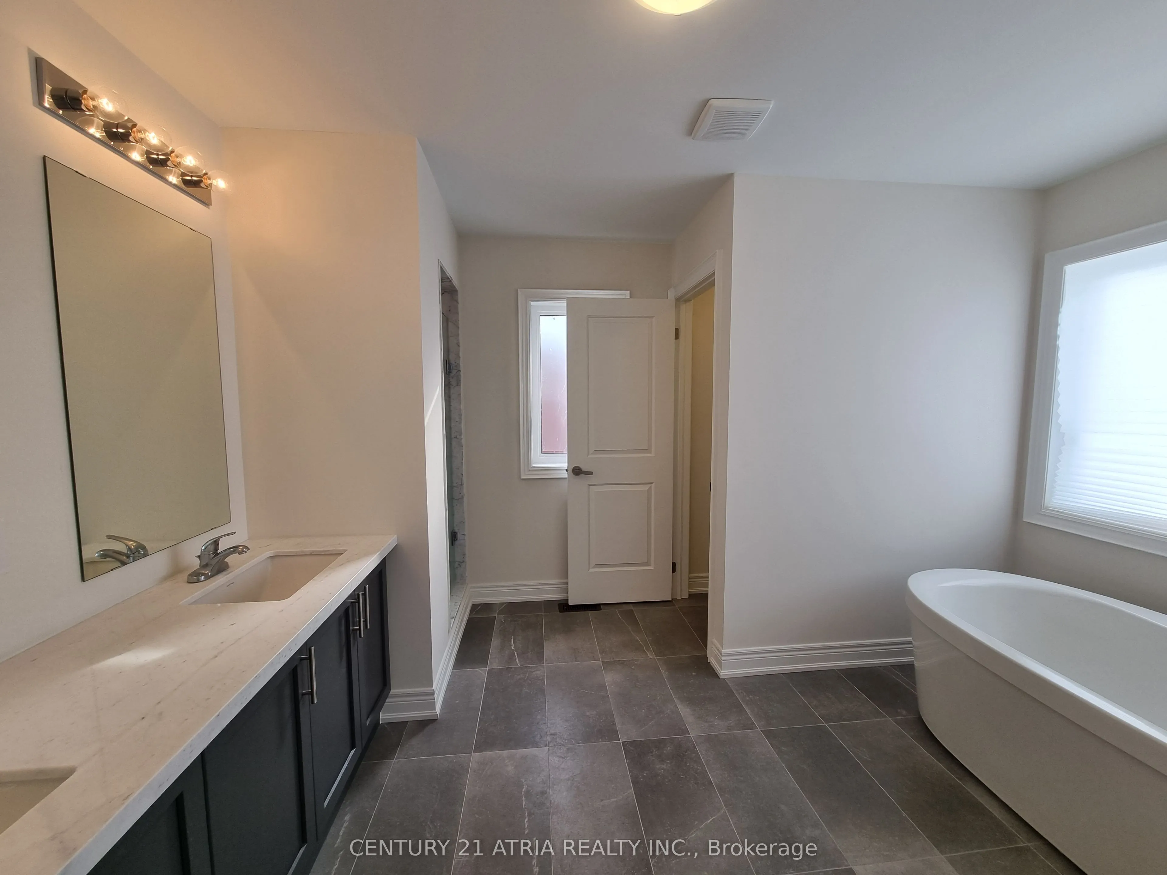22 Watershed Gate, #upper