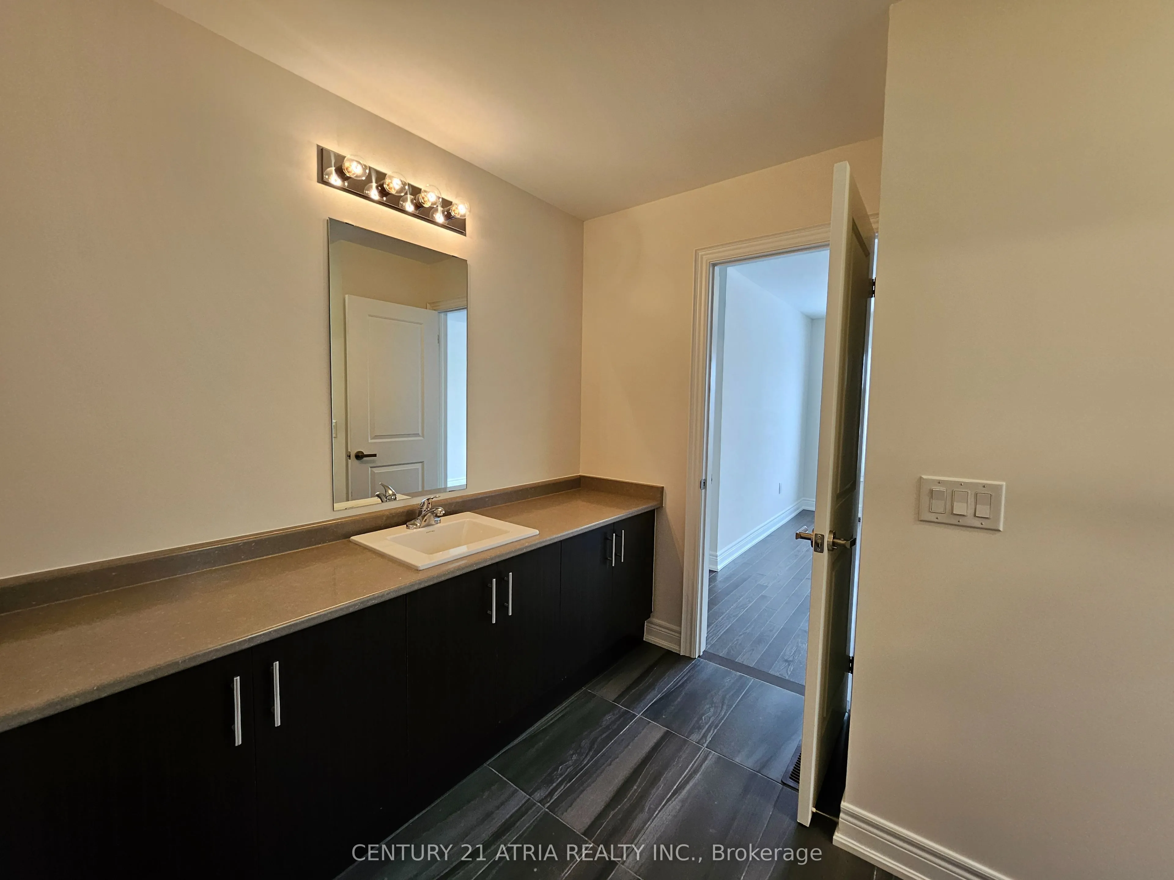 22 Watershed Gate, #upper