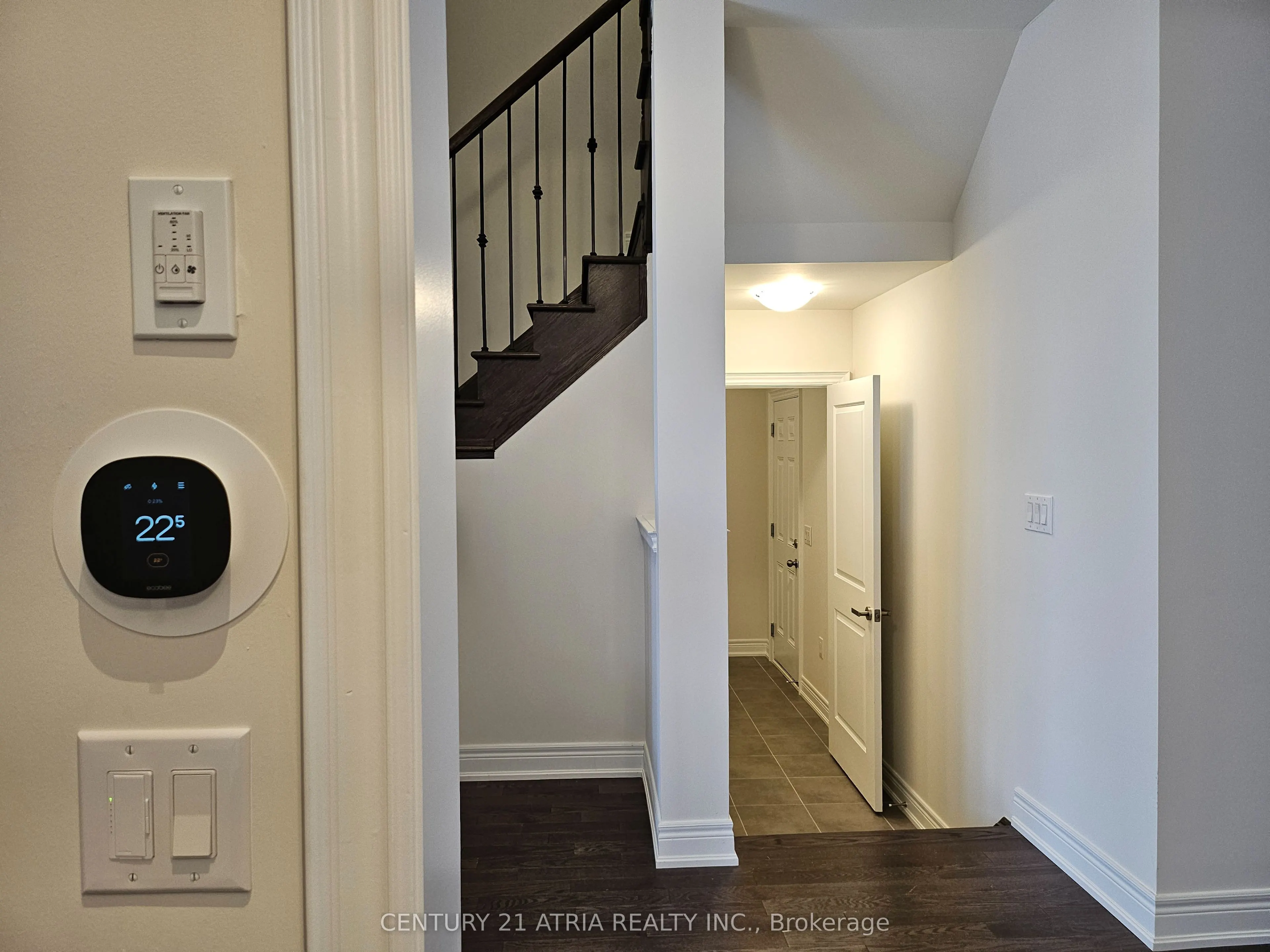 22 Watershed Gate, #upper
