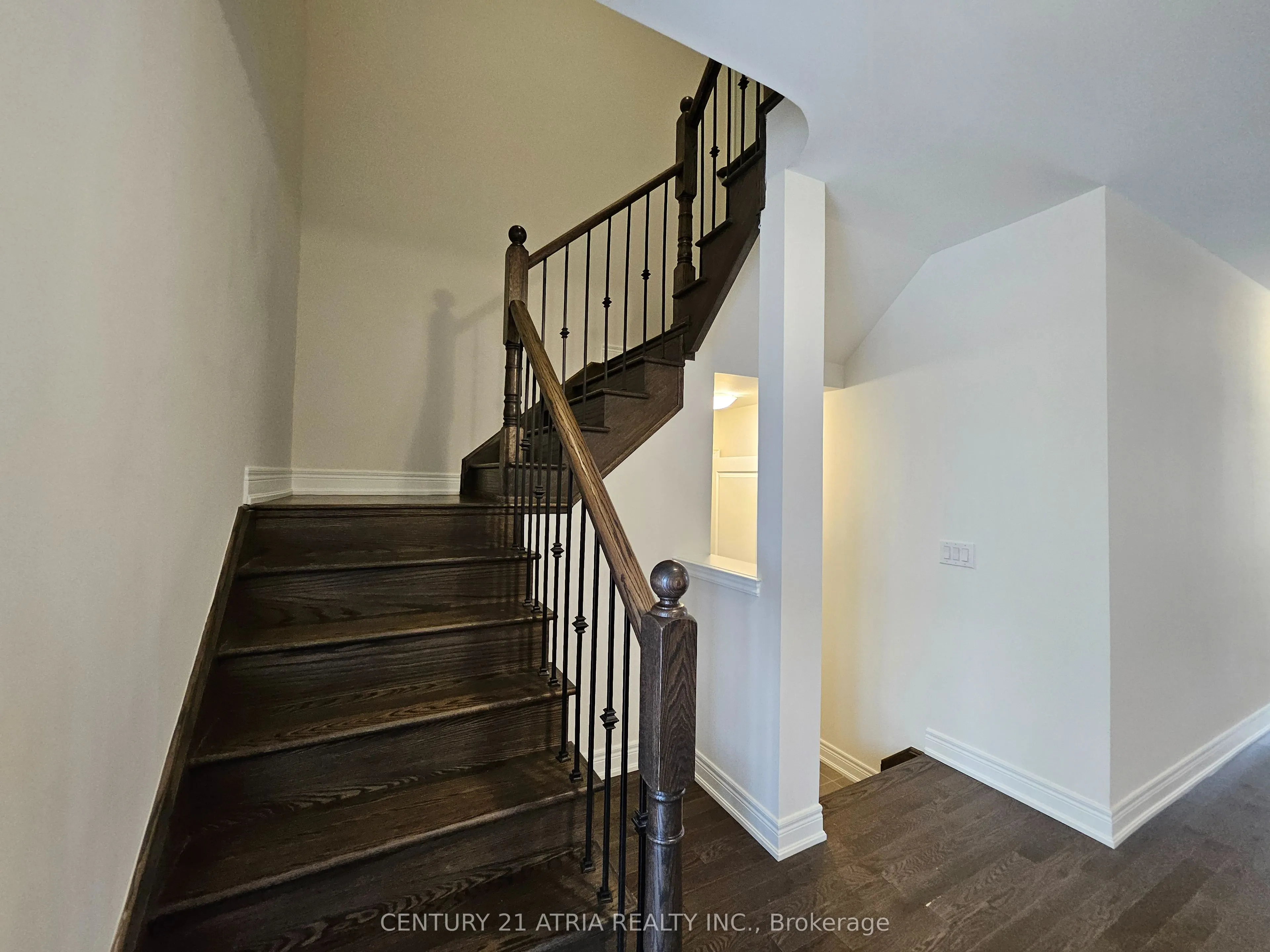22 Watershed Gate, #upper