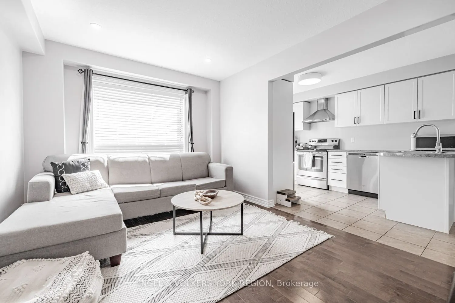 176 Banting Crescent