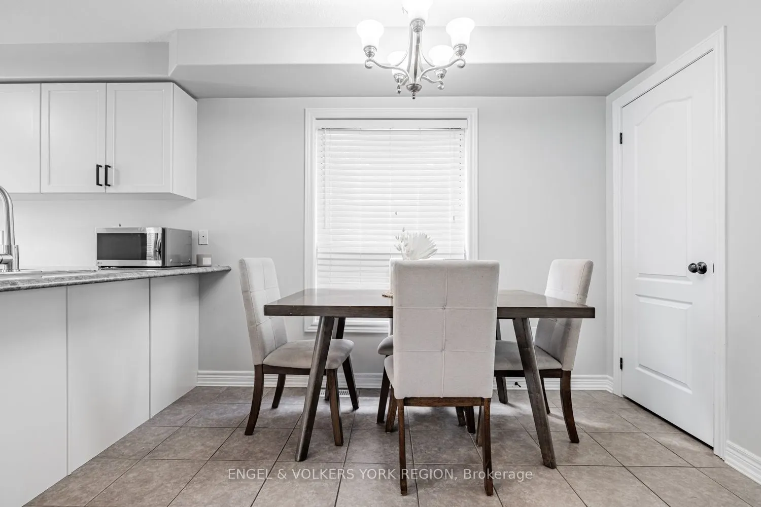 176 Banting Crescent