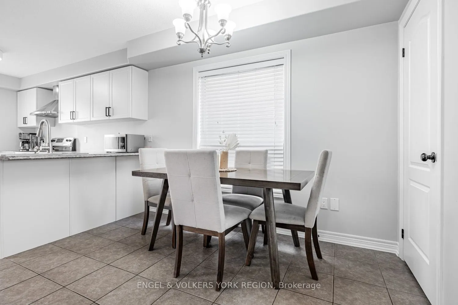 176 Banting Crescent