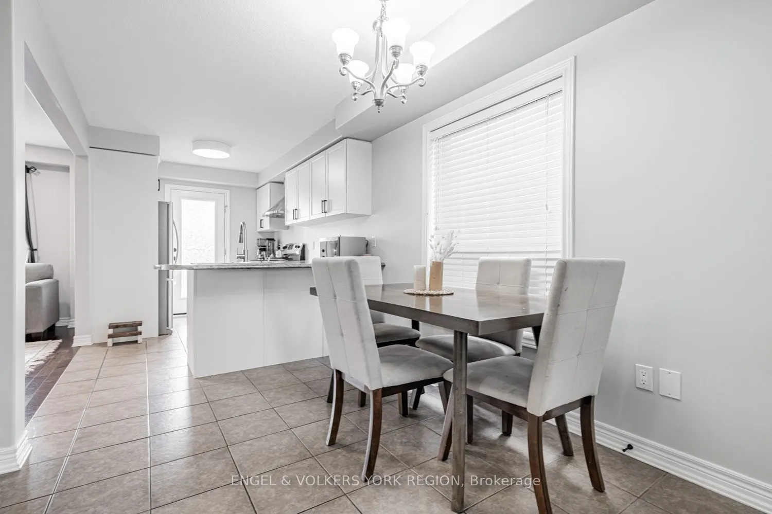 176 Banting Crescent