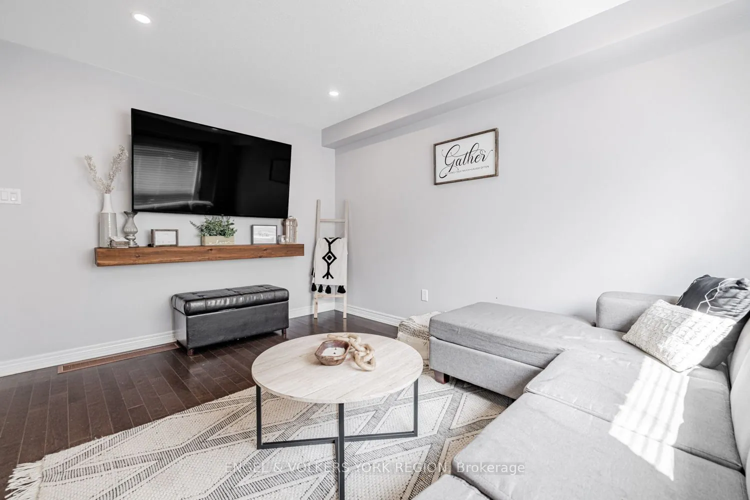 176 Banting Crescent