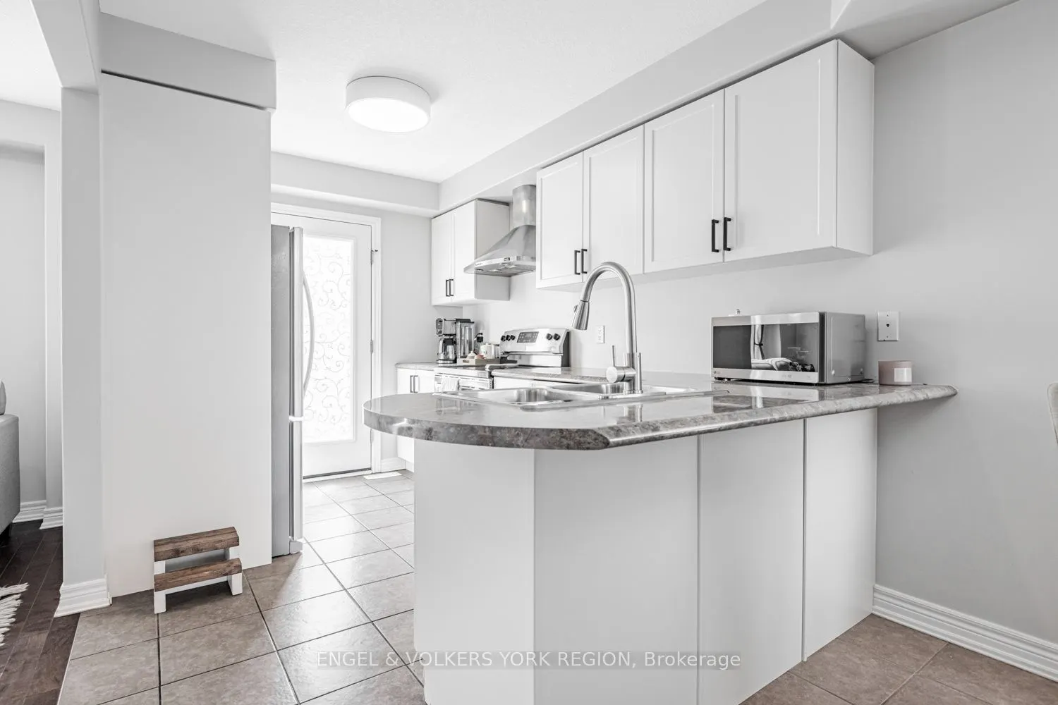 176 Banting Crescent