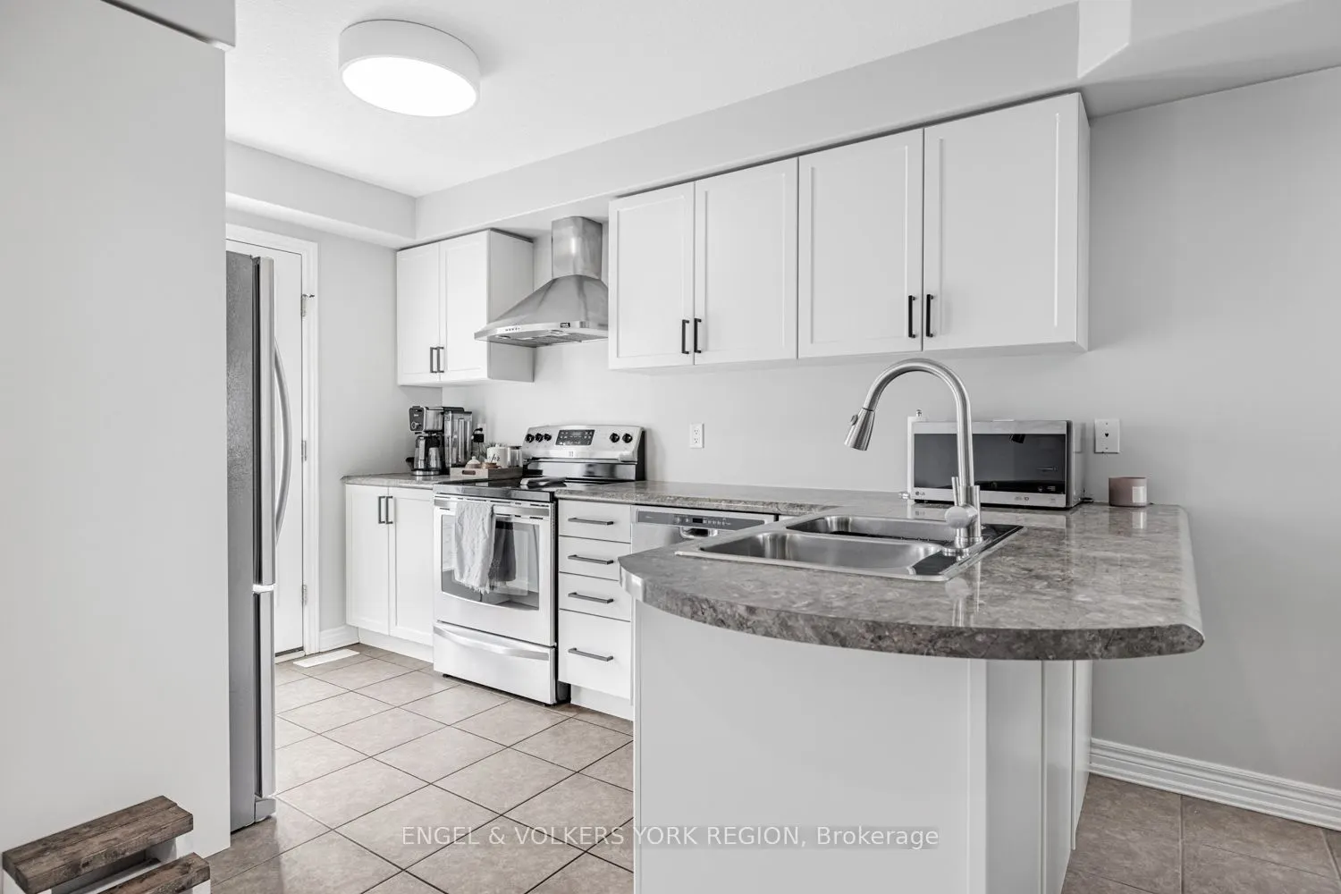 176 Banting Crescent