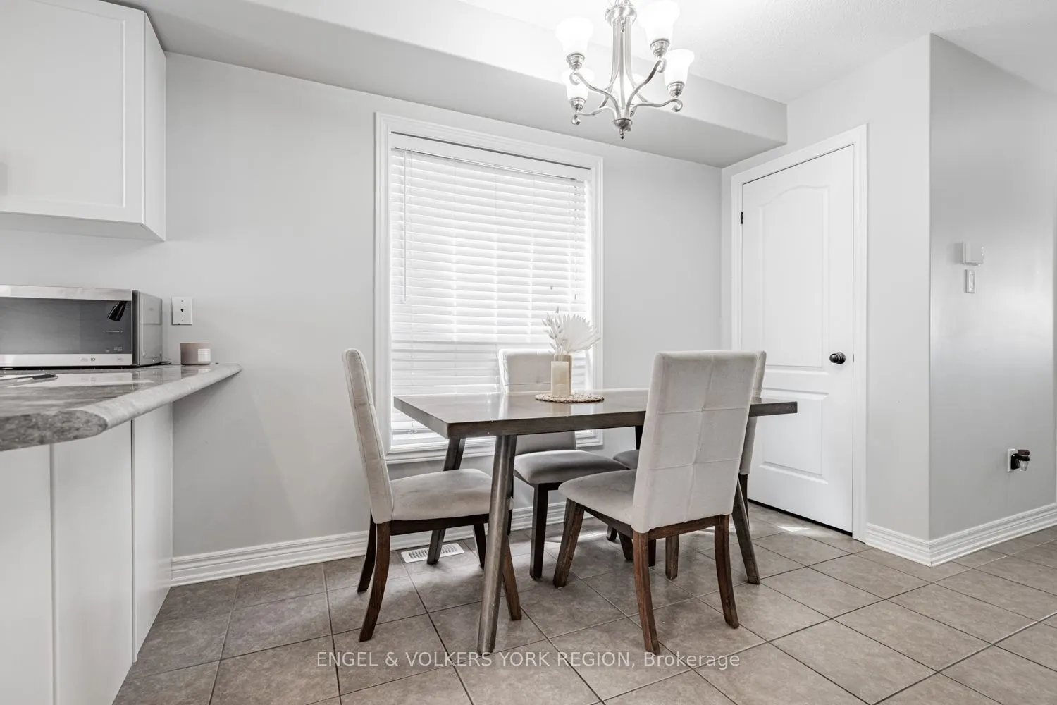176 Banting Crescent