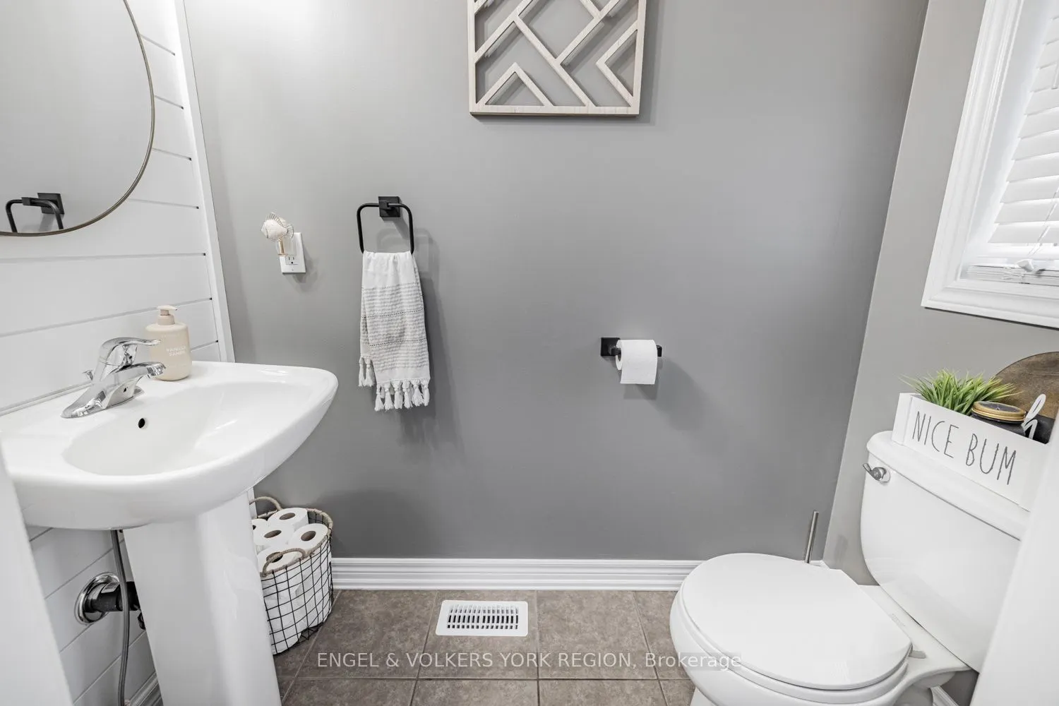 176 Banting Crescent