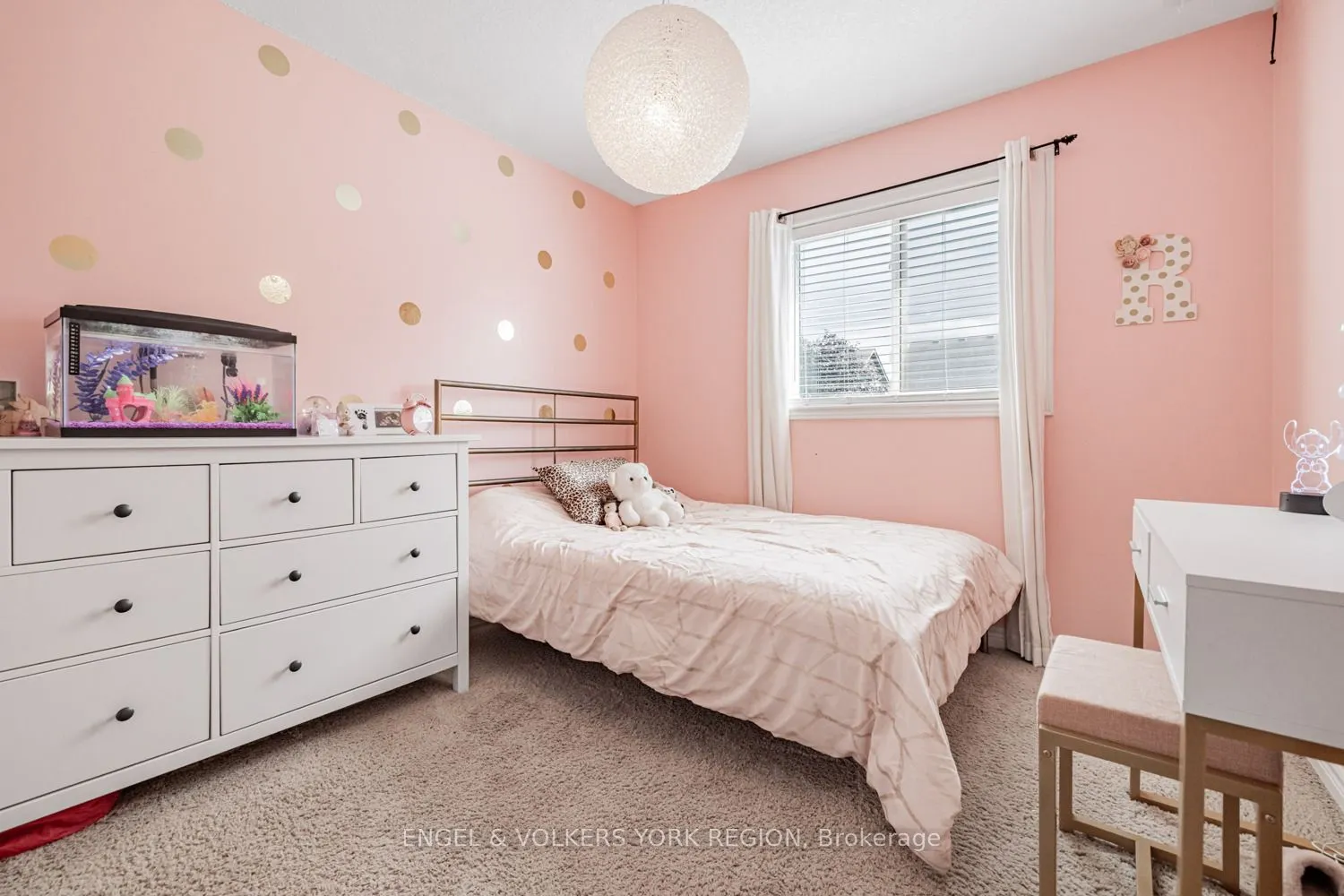 176 Banting Crescent