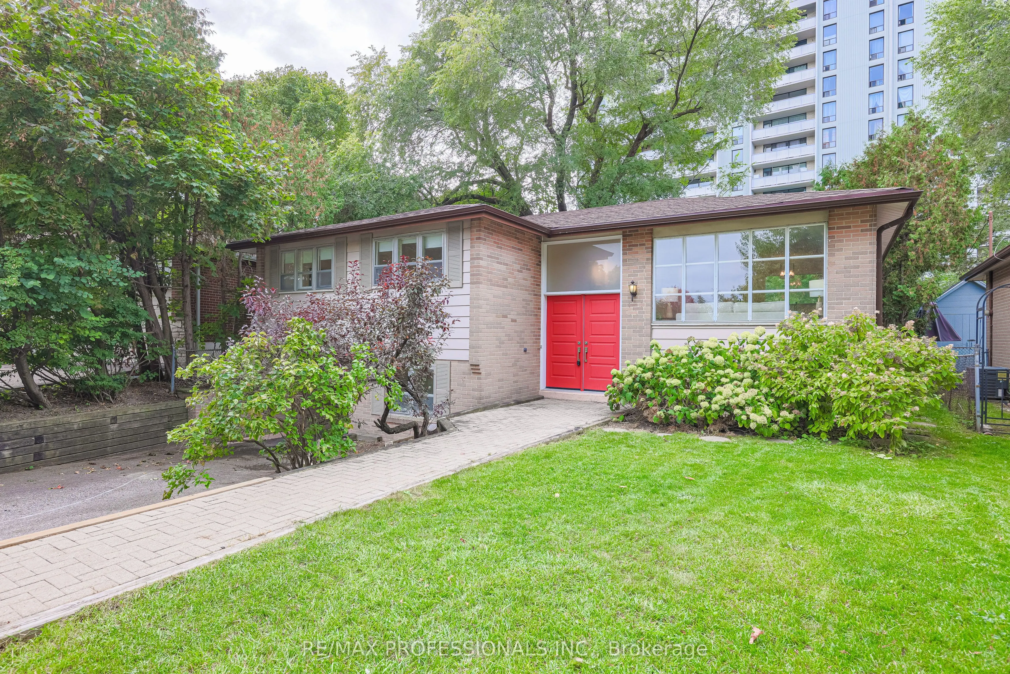 9 Donalbain Crescent