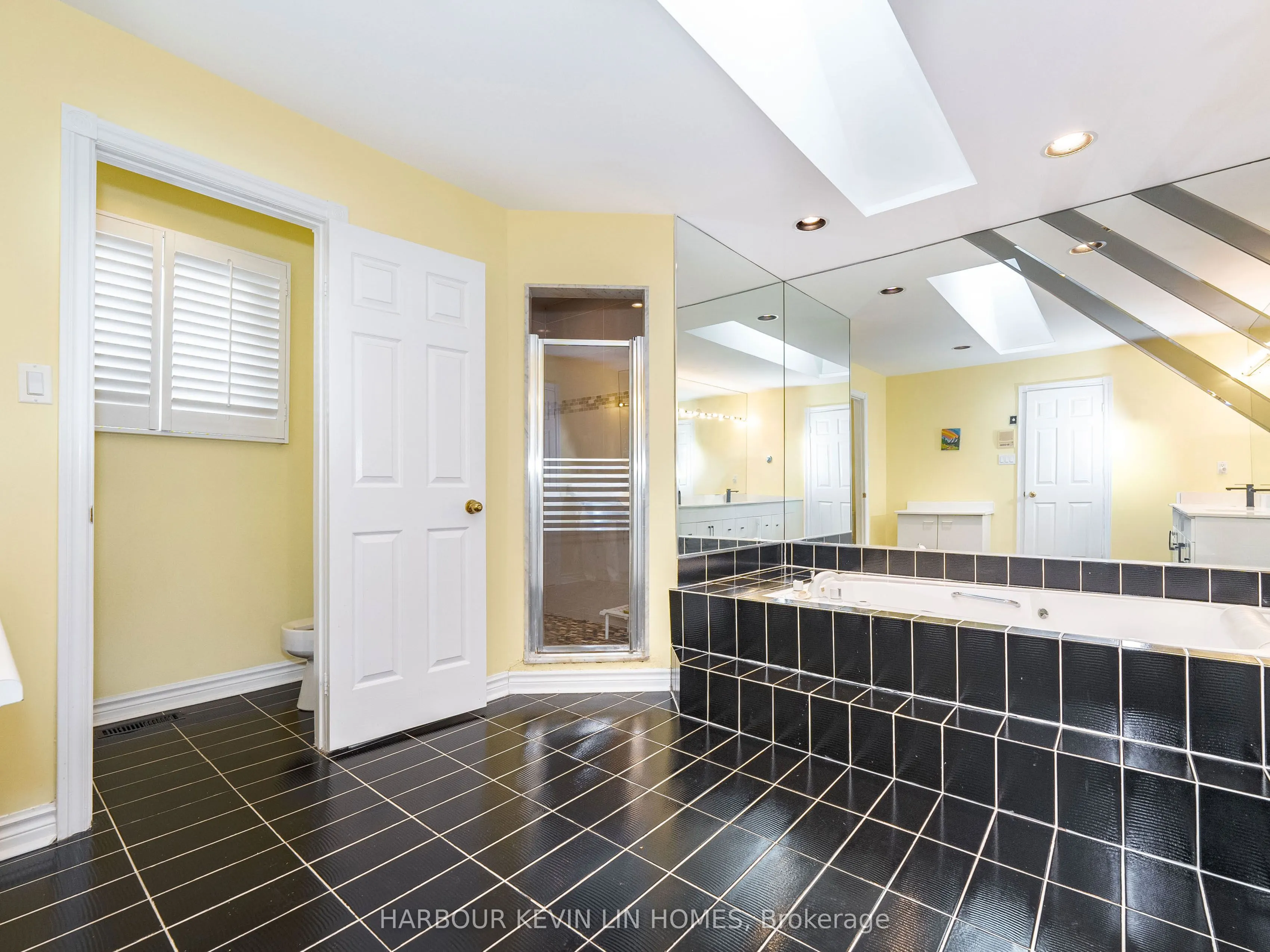 25 Pearl Gate Court