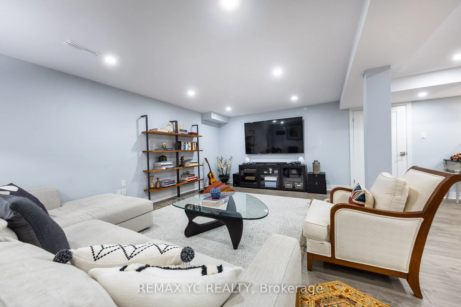 14038 Bayview Avenue W