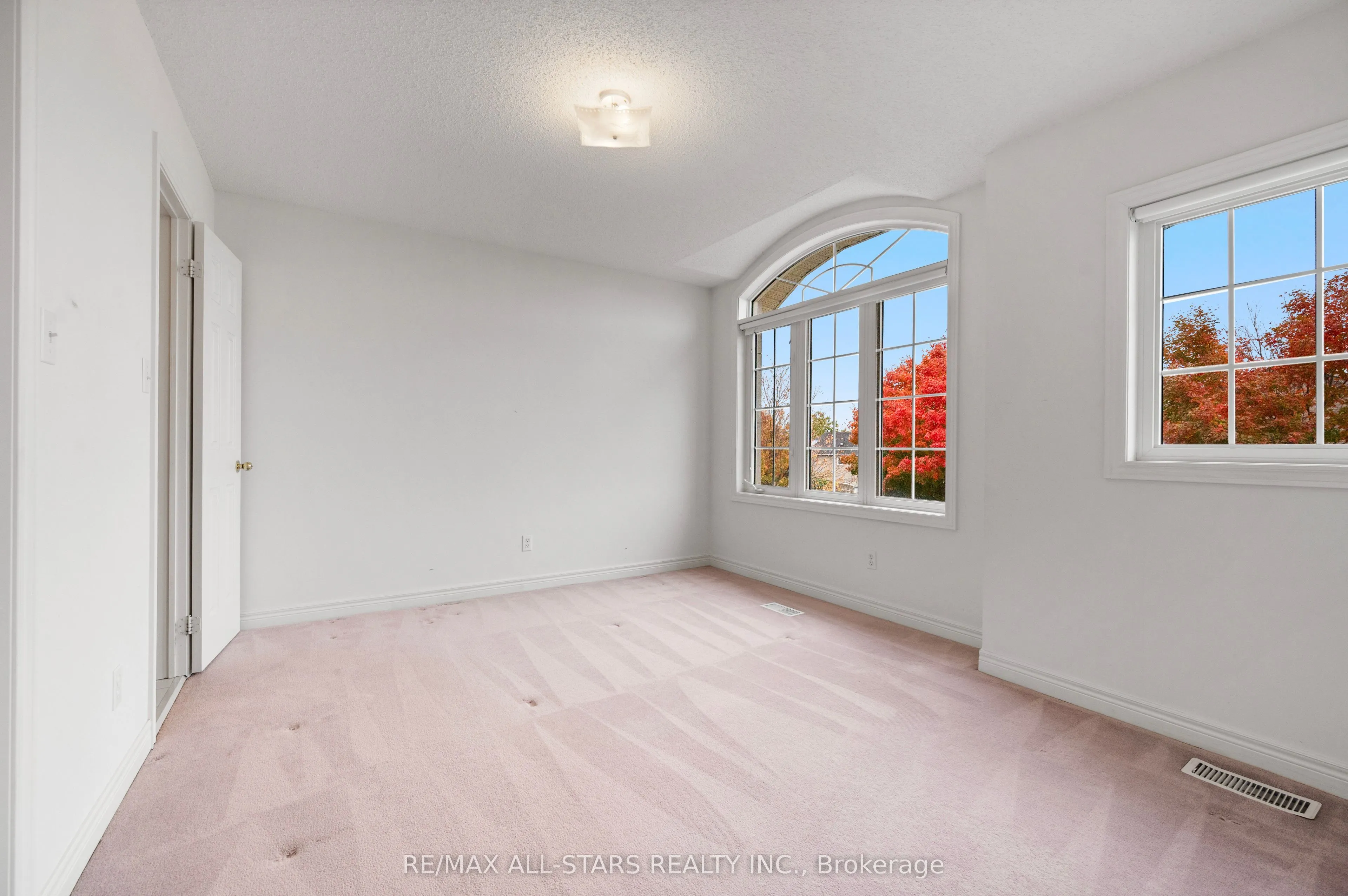 9 Wood Thrush Avenue
