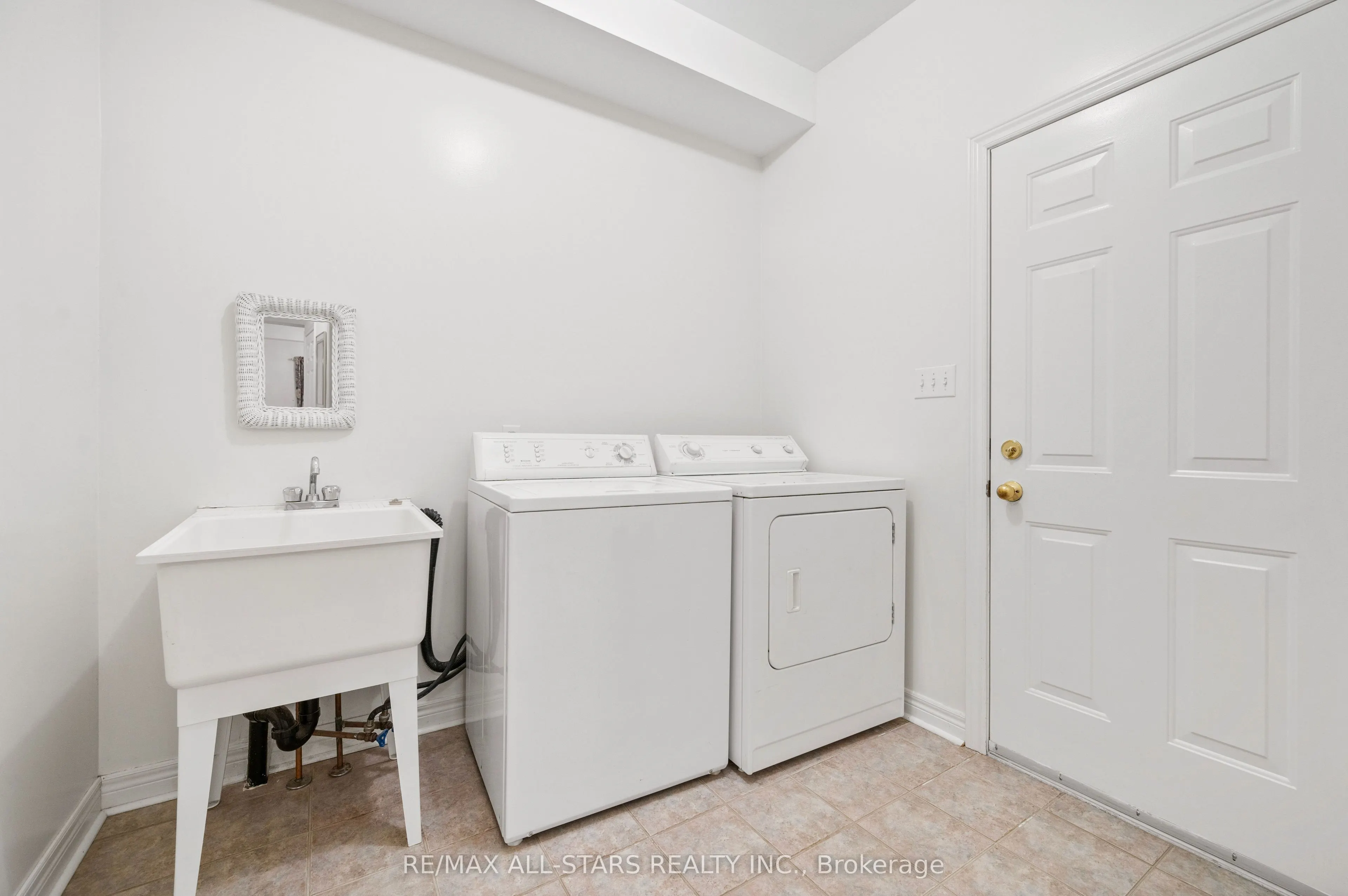 9 Wood Thrush Avenue
