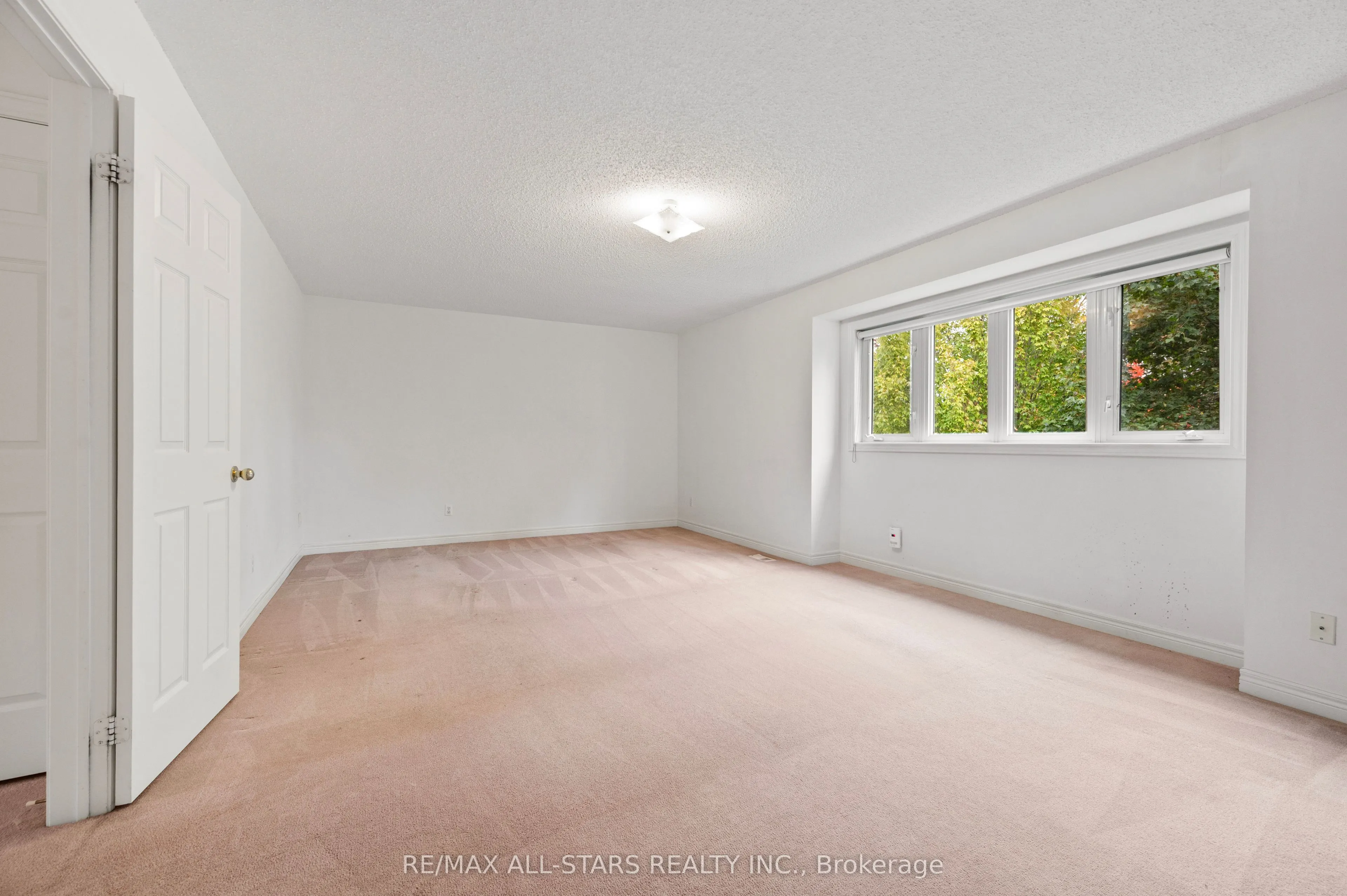 9 Wood Thrush Avenue
