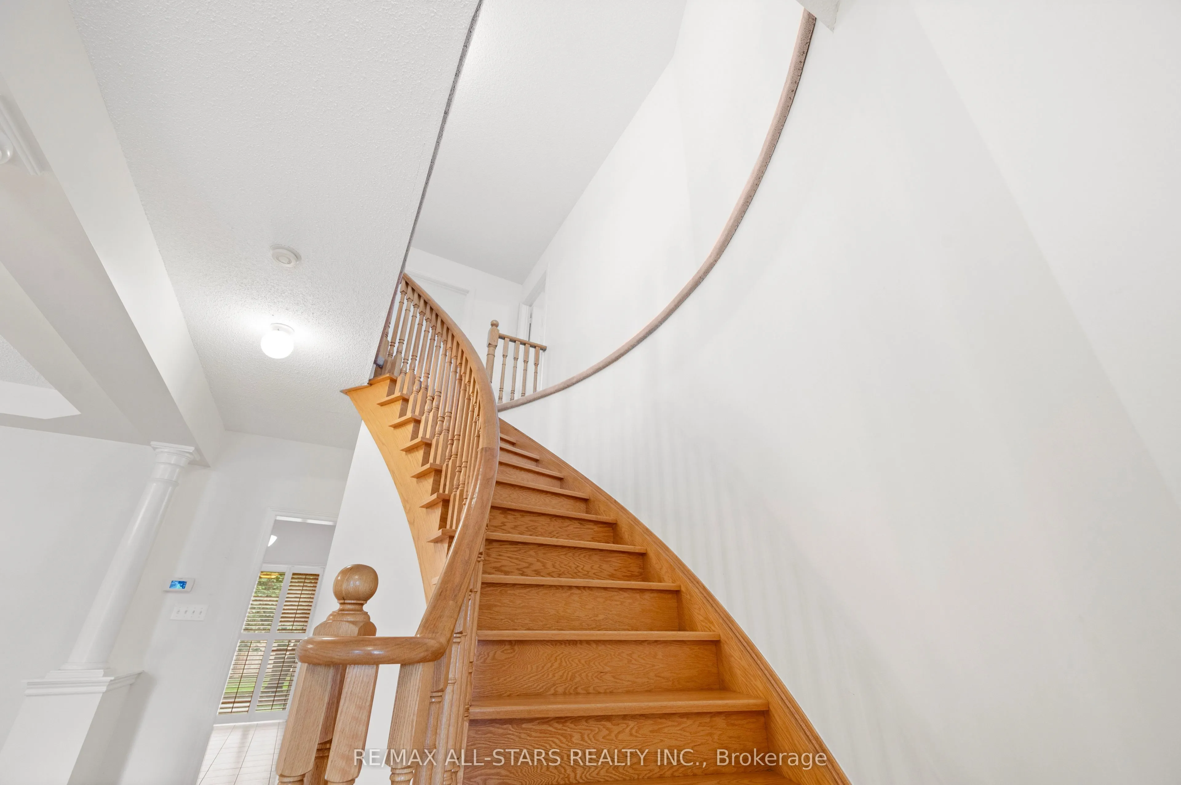 9 Wood Thrush Avenue