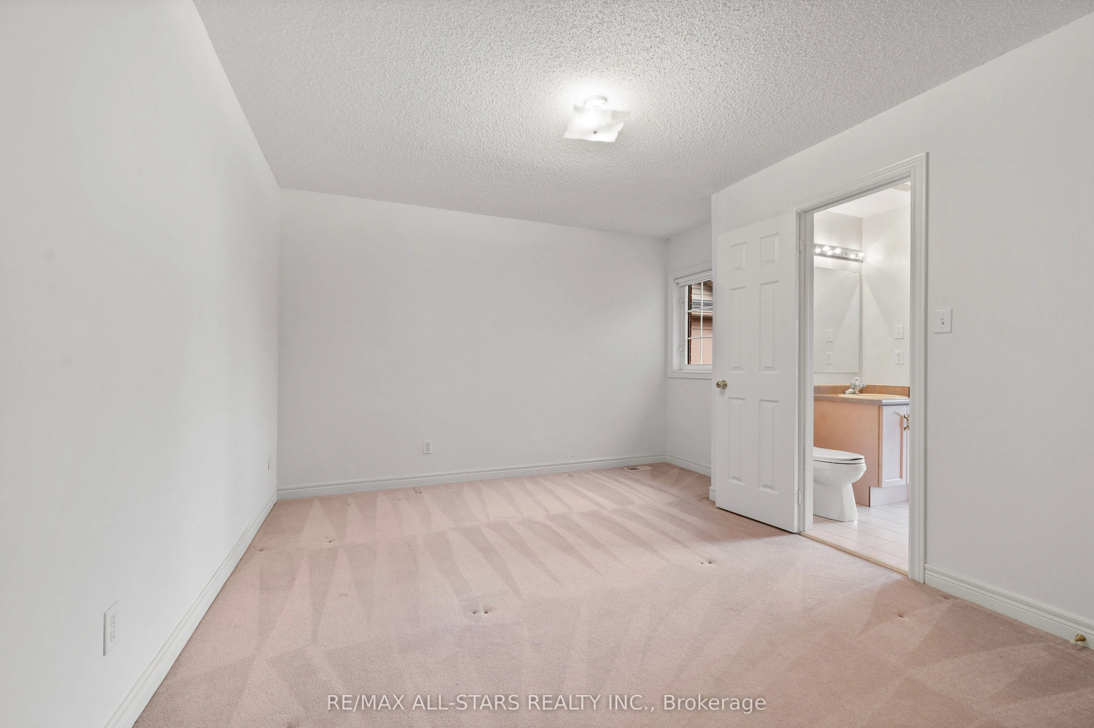 9 Wood Thrush Avenue