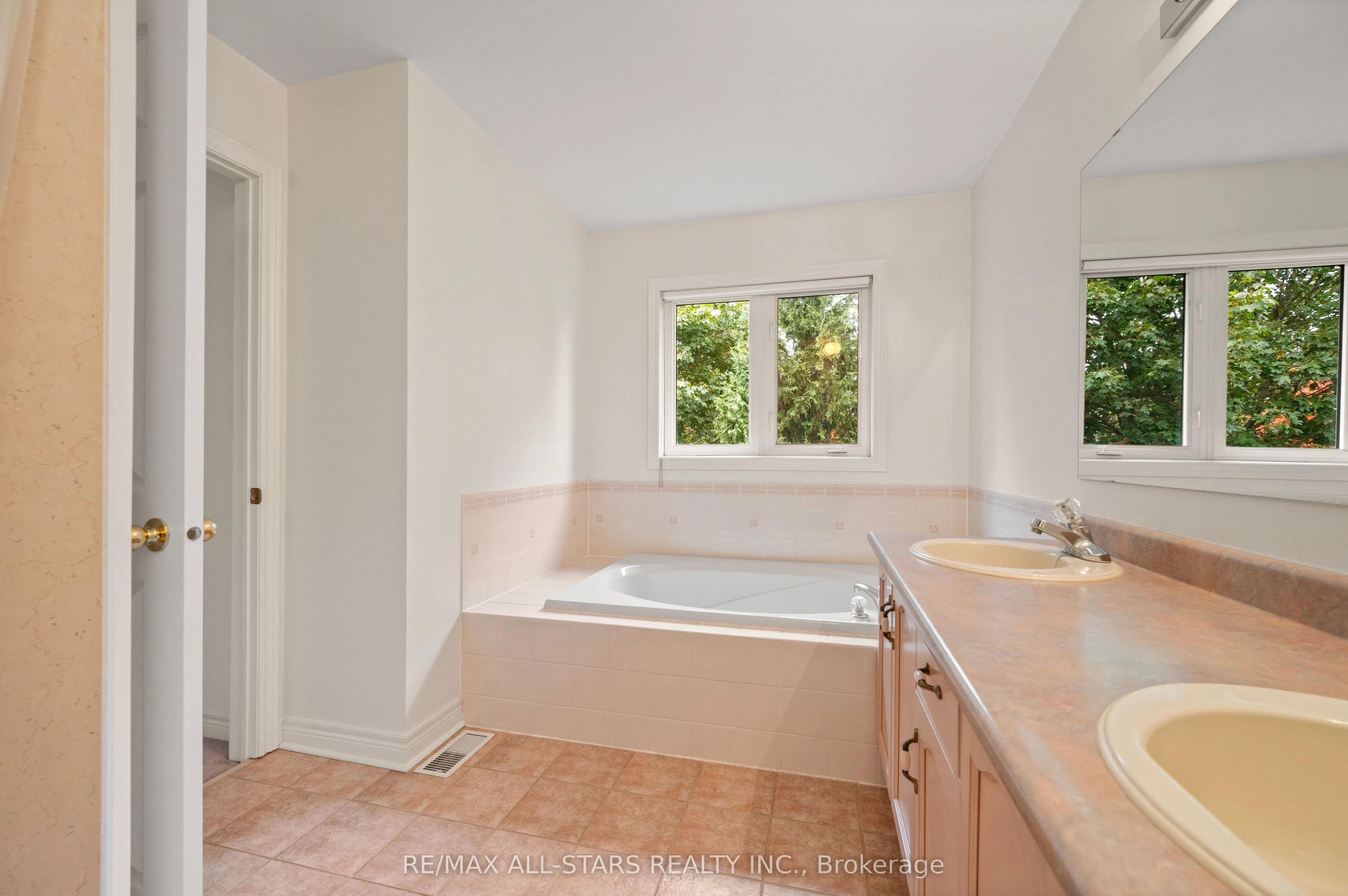 9 Wood Thrush Avenue