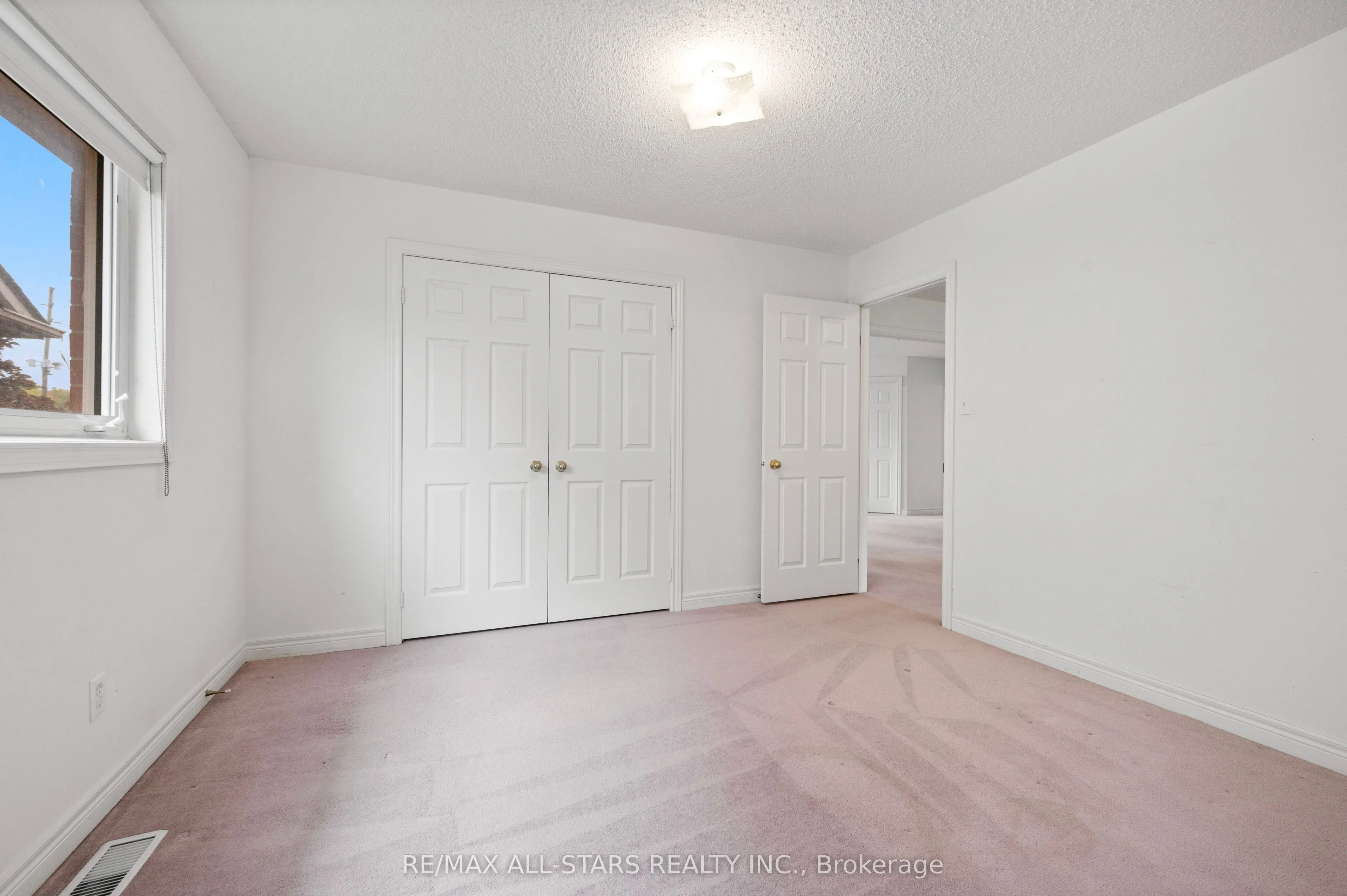 9 Wood Thrush Avenue