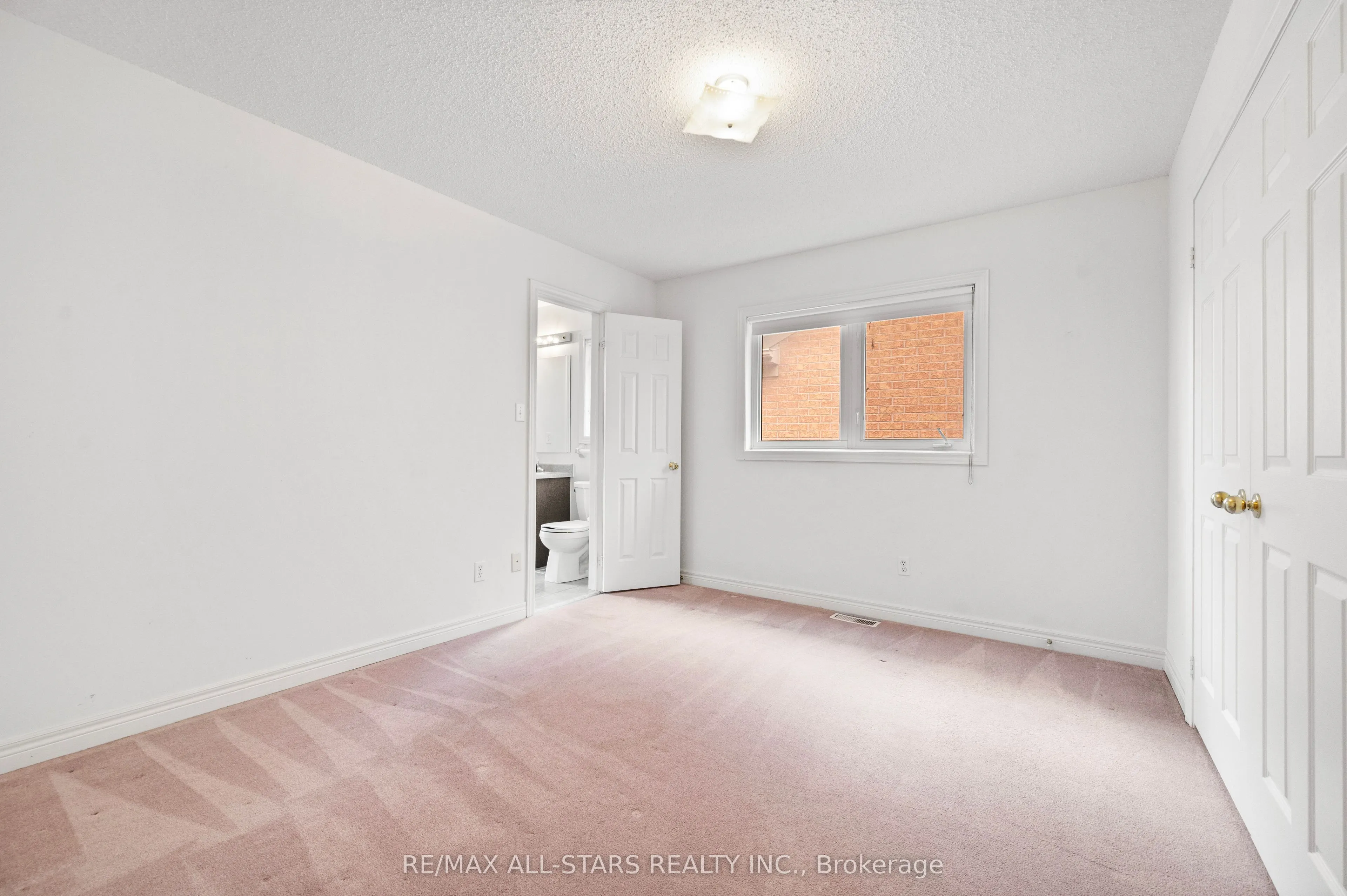 9 Wood Thrush Avenue