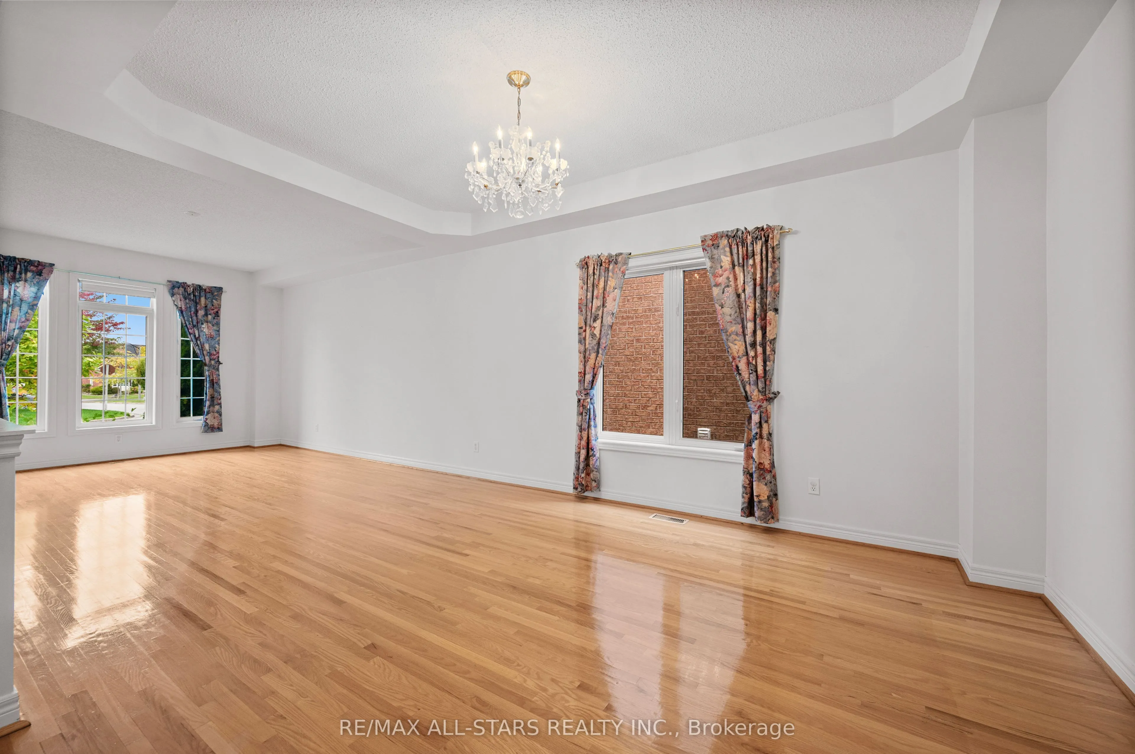 9 Wood Thrush Avenue