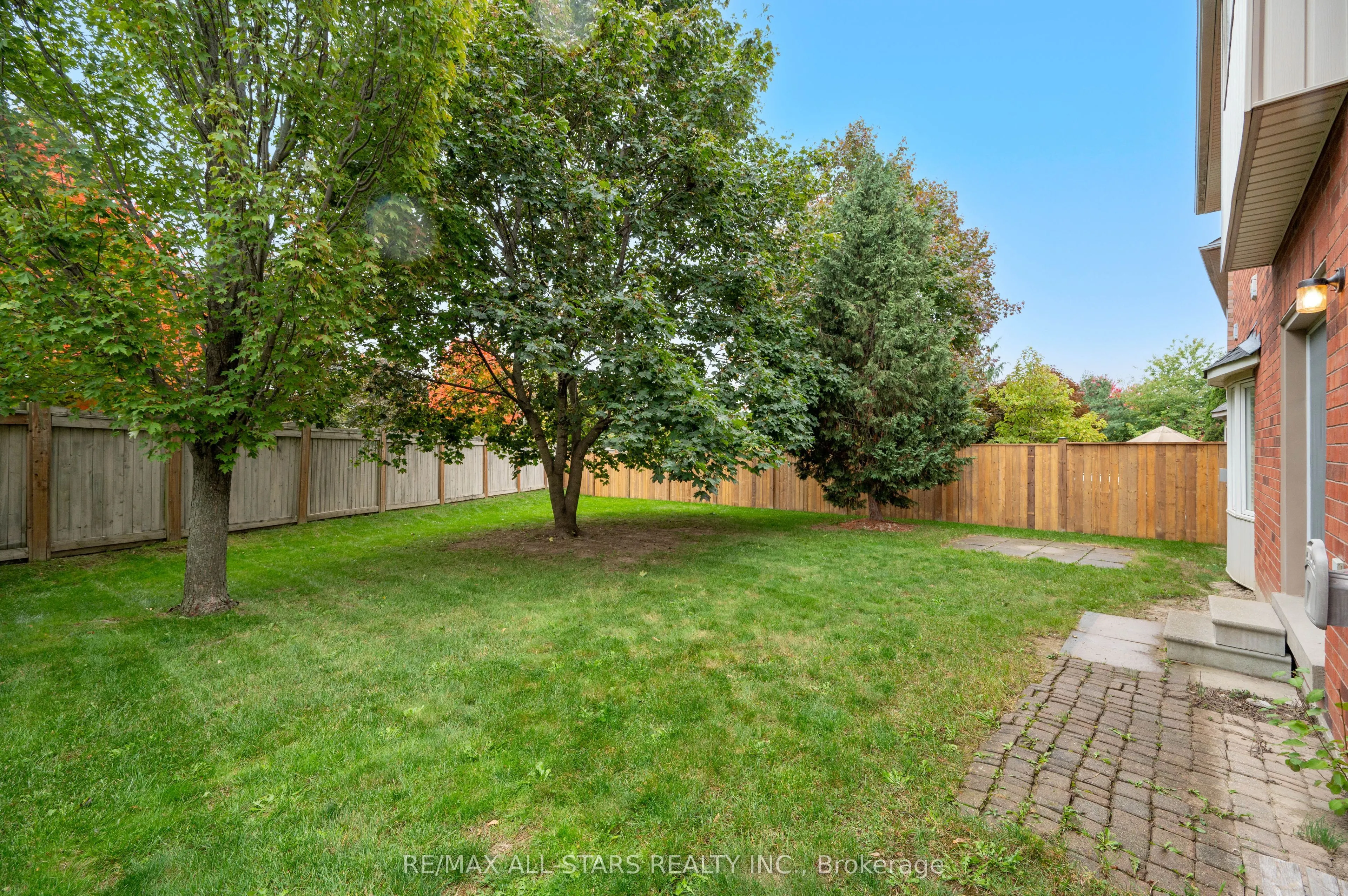9 Wood Thrush Avenue