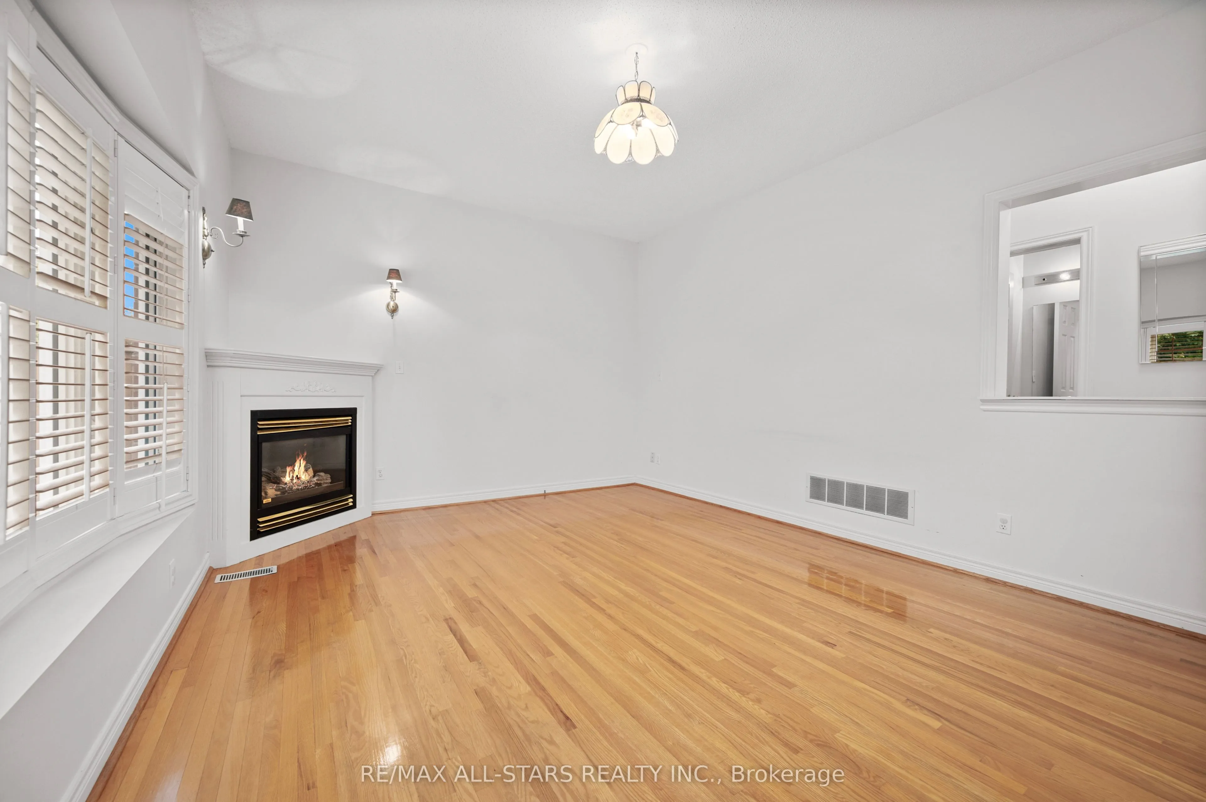 9 Wood Thrush Avenue