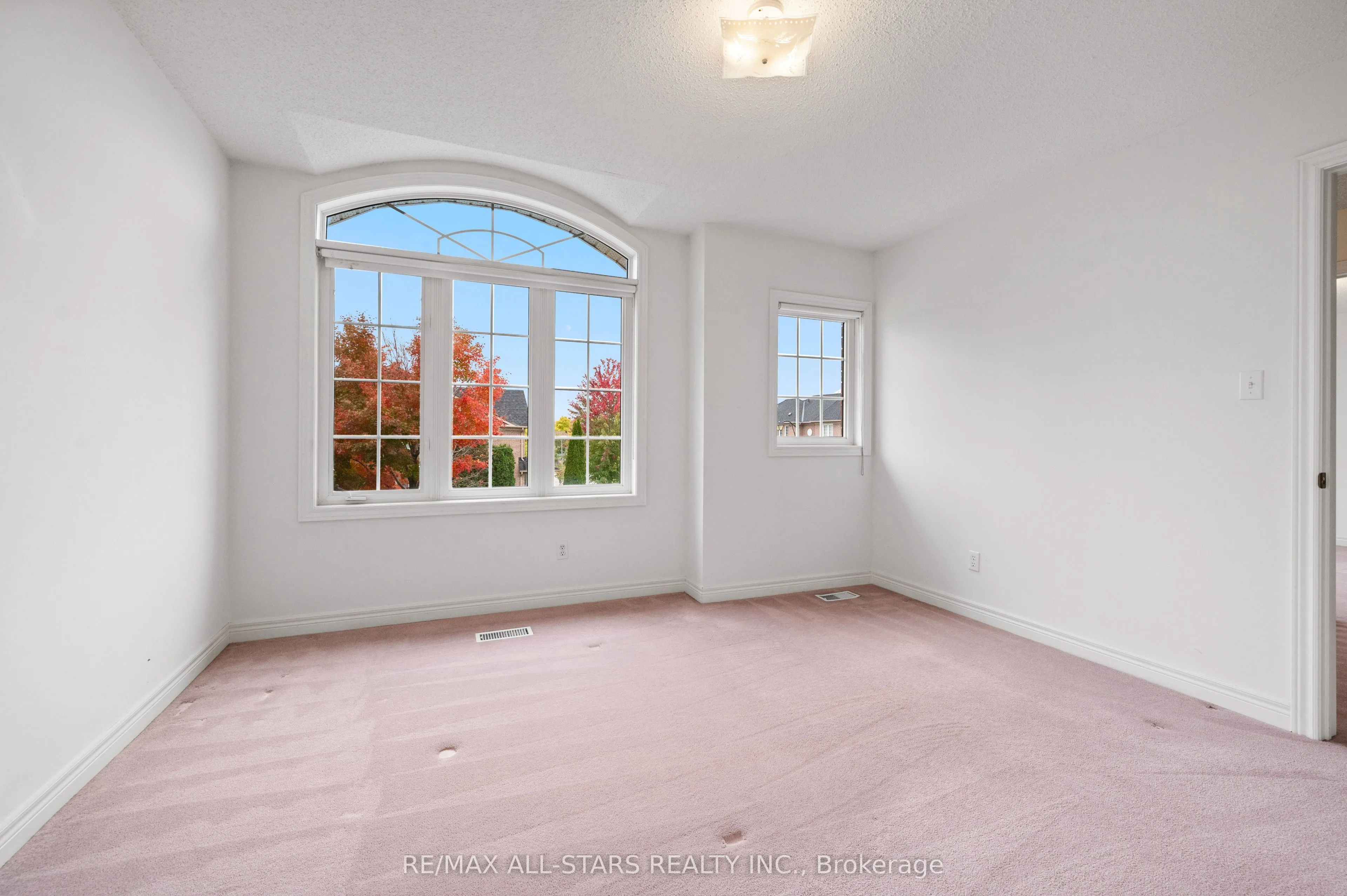 9 Wood Thrush Avenue