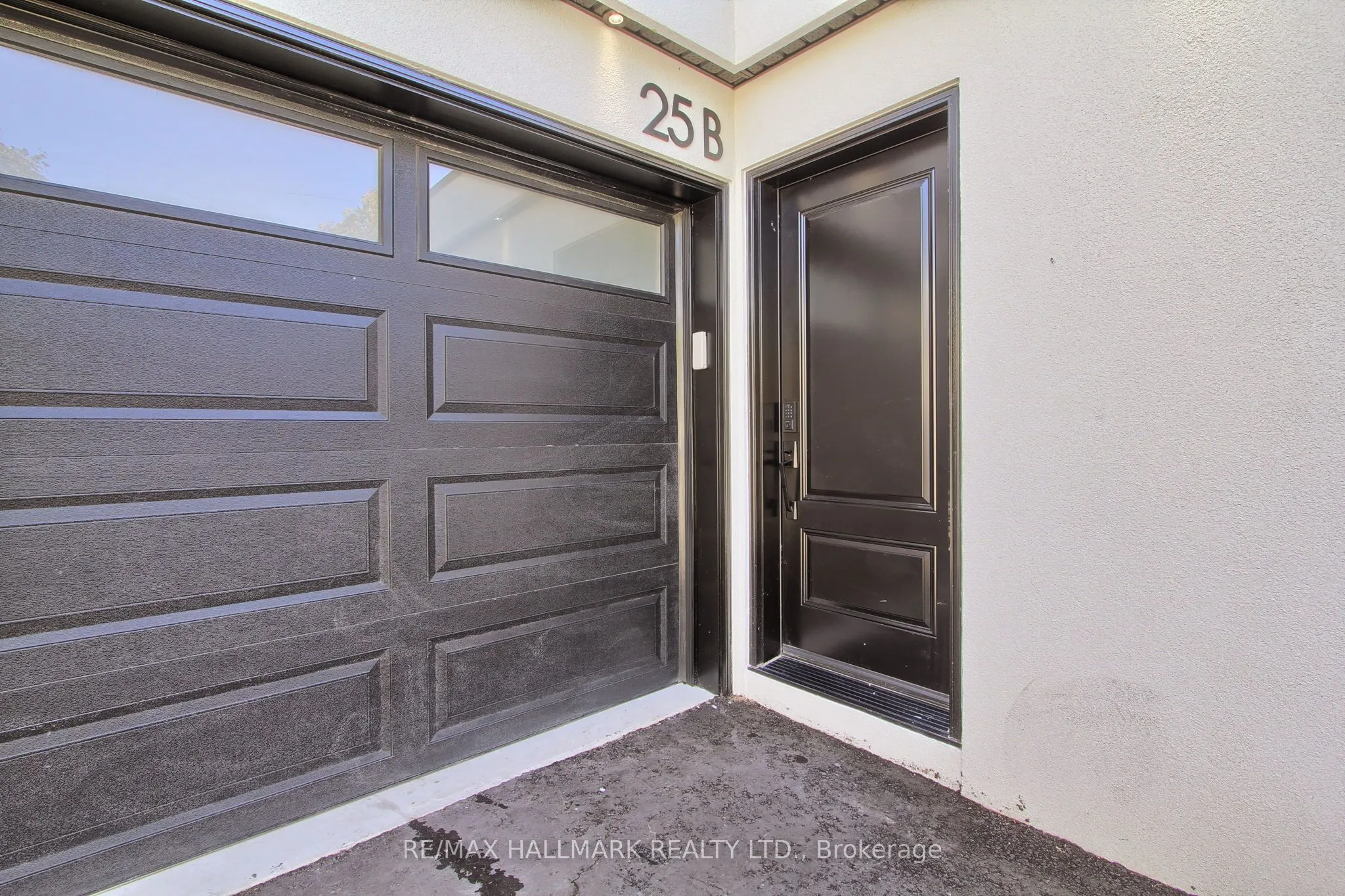 25 Knowles Crescent