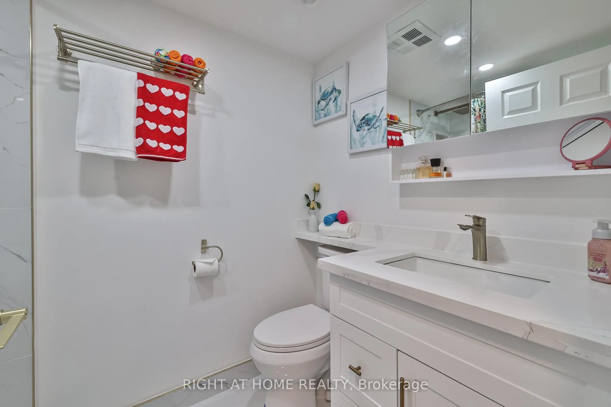 30 Harding Boulevard W, #802
