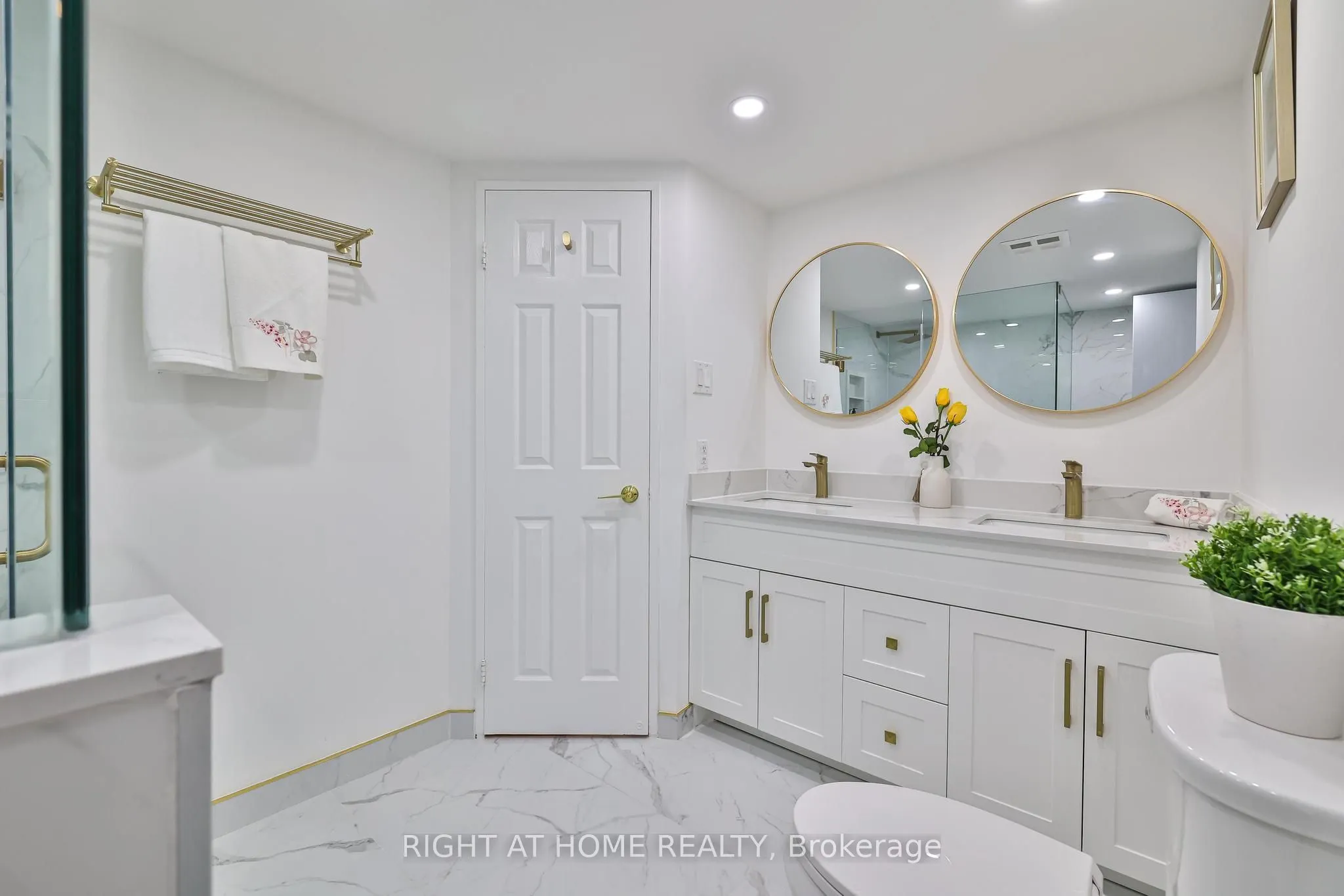 30 Harding Boulevard W, #802