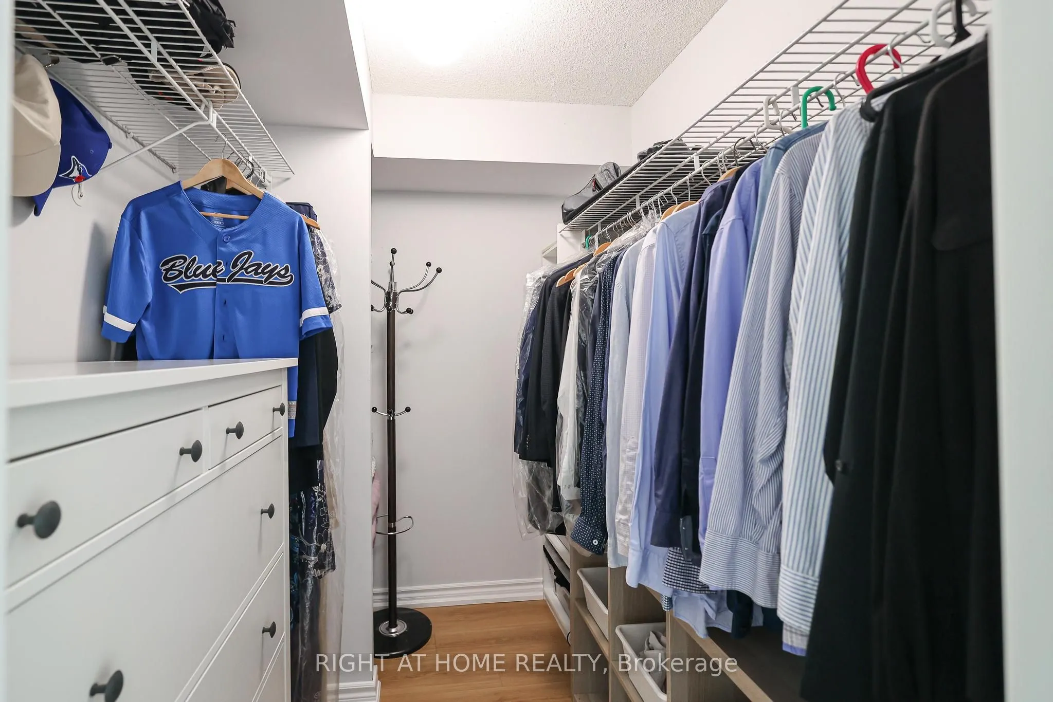 30 Harding Boulevard W, #802