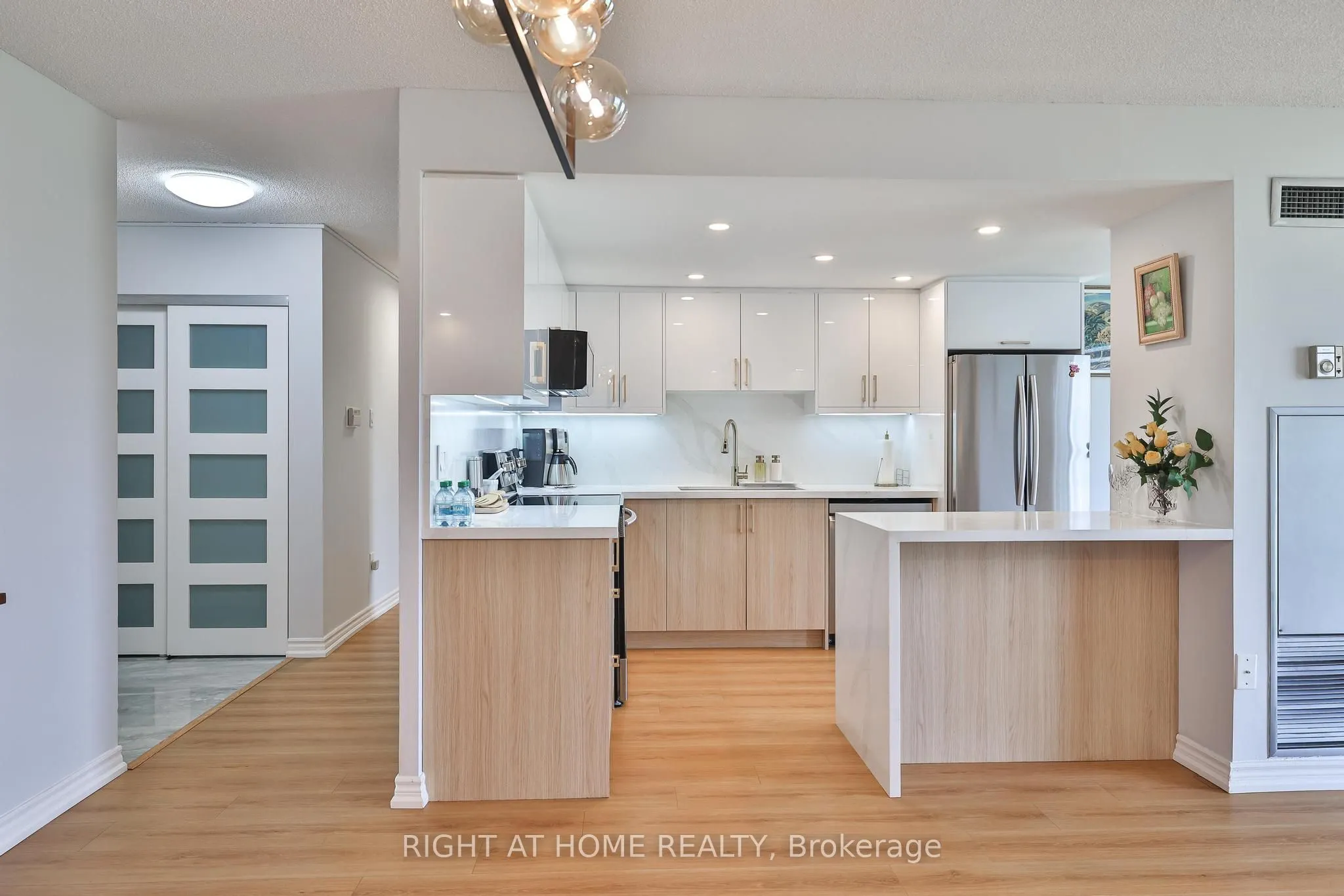 30 Harding Boulevard W, #802