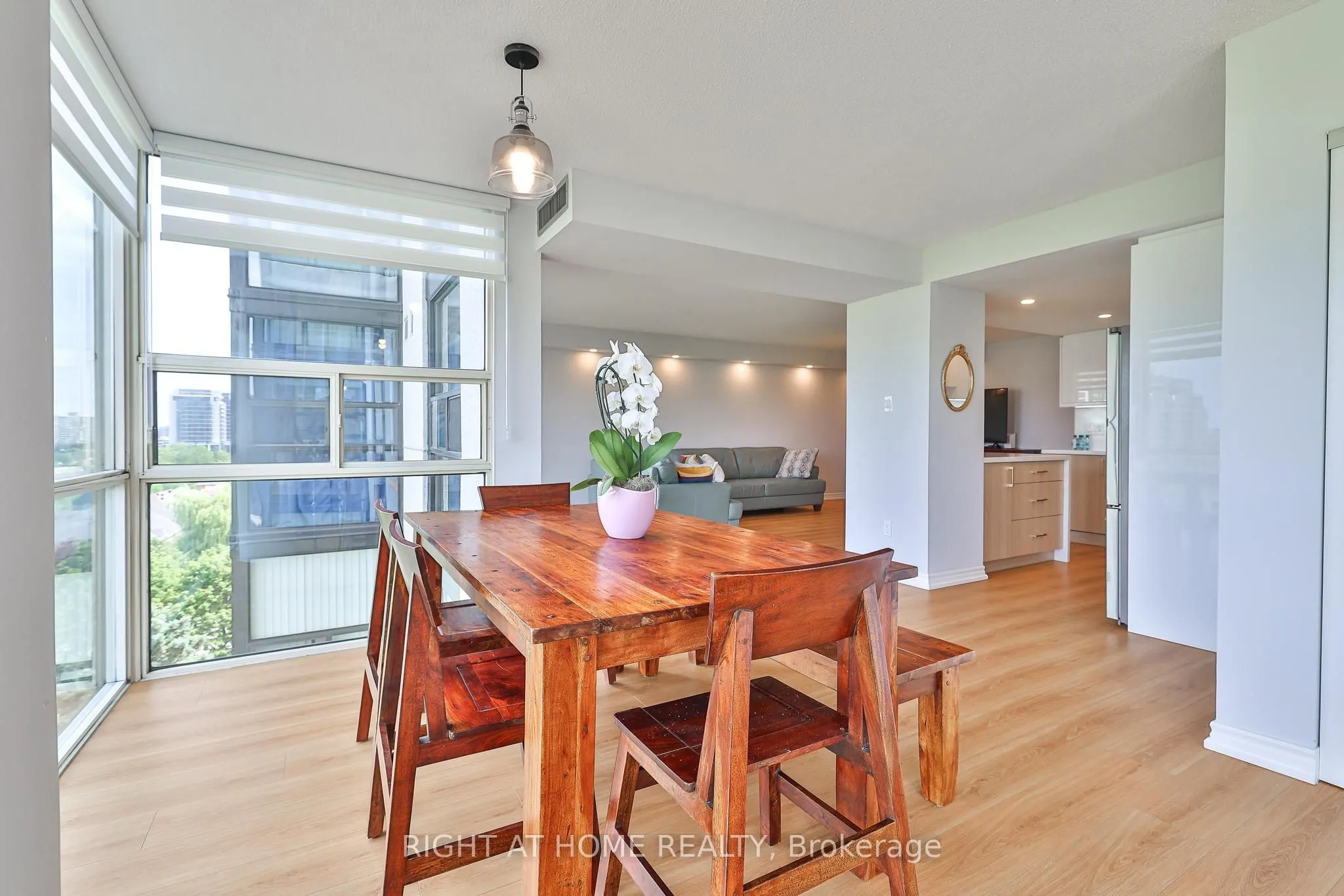 30 Harding Boulevard W, #802