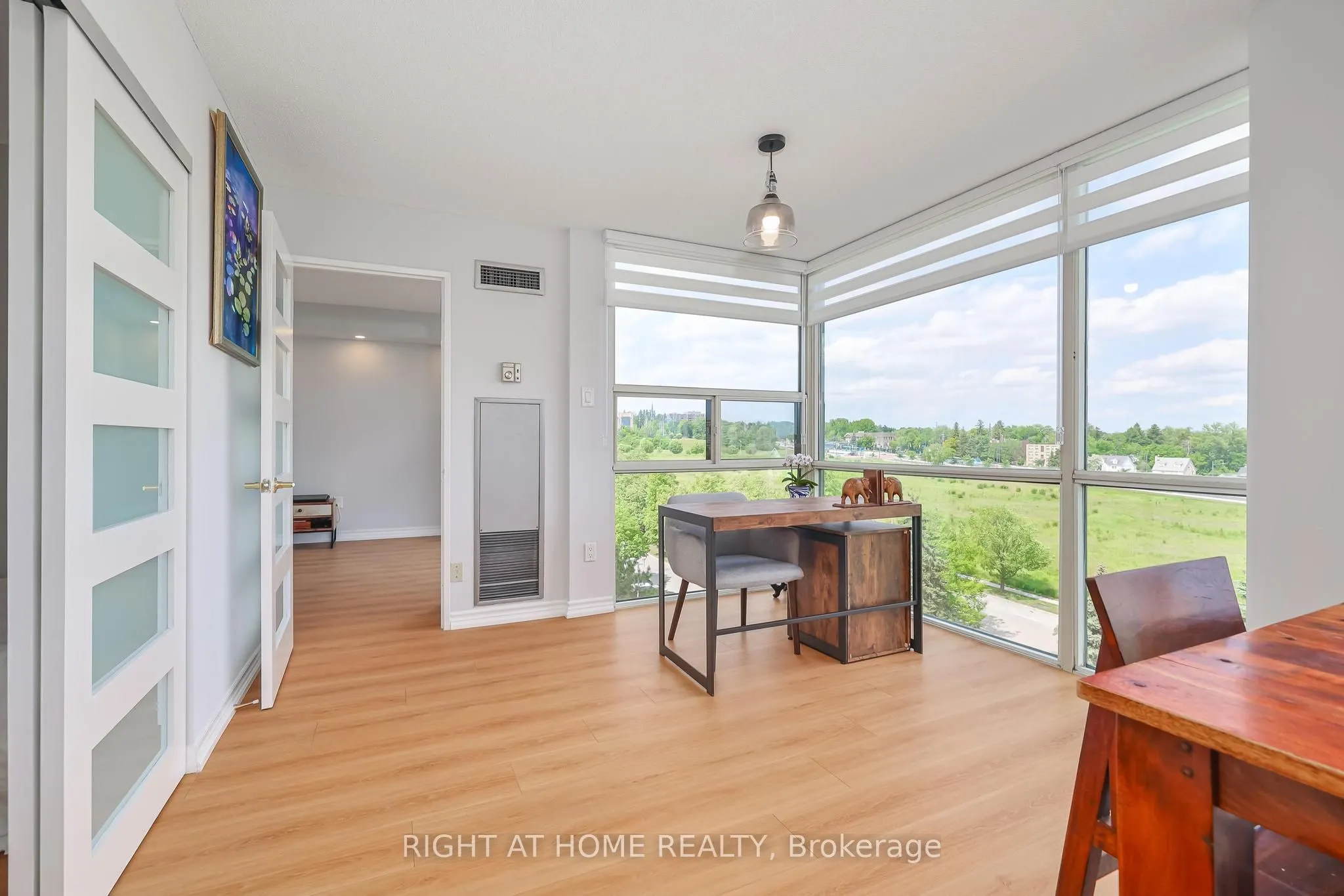 30 Harding Boulevard W, #802