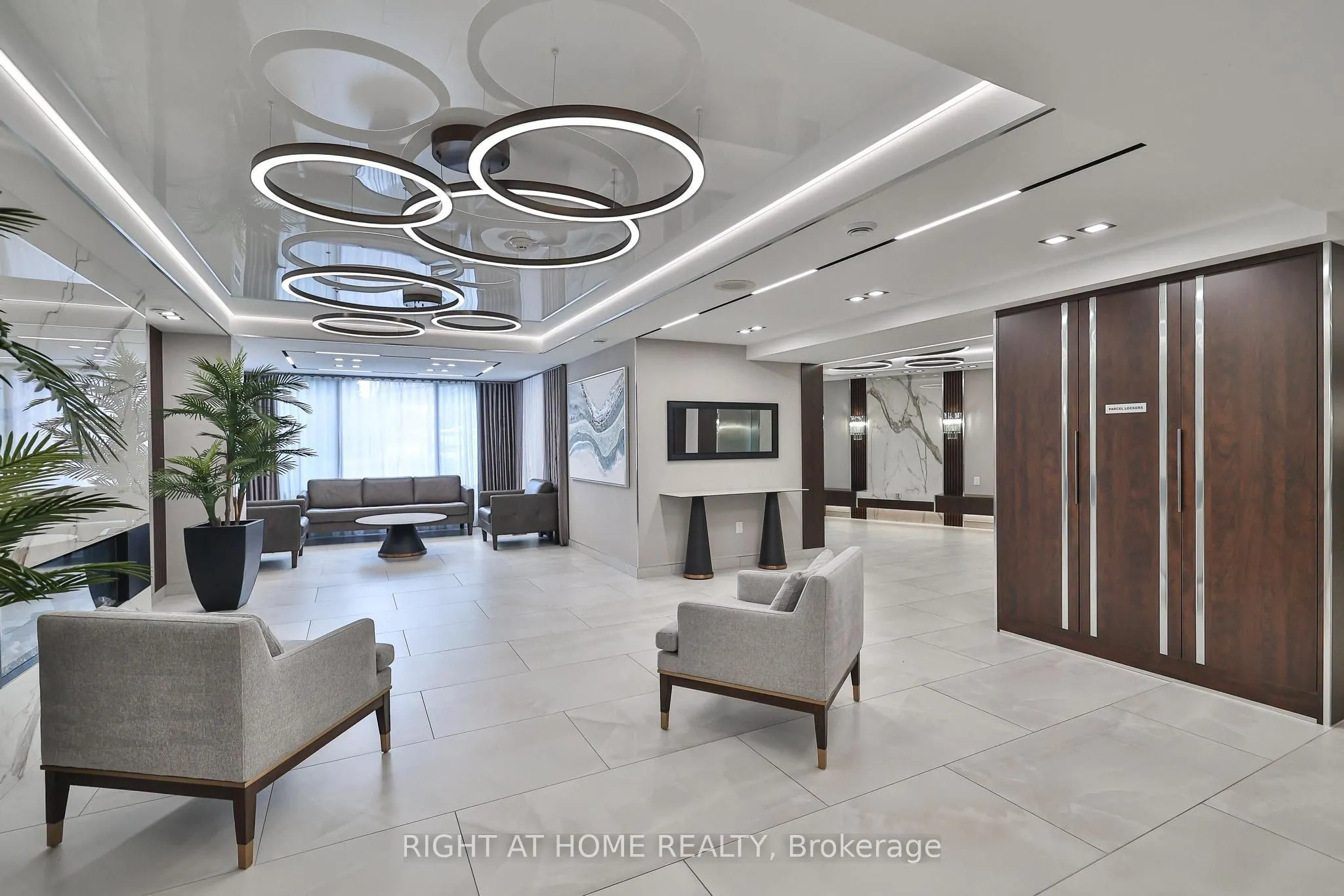30 Harding Boulevard W, #802